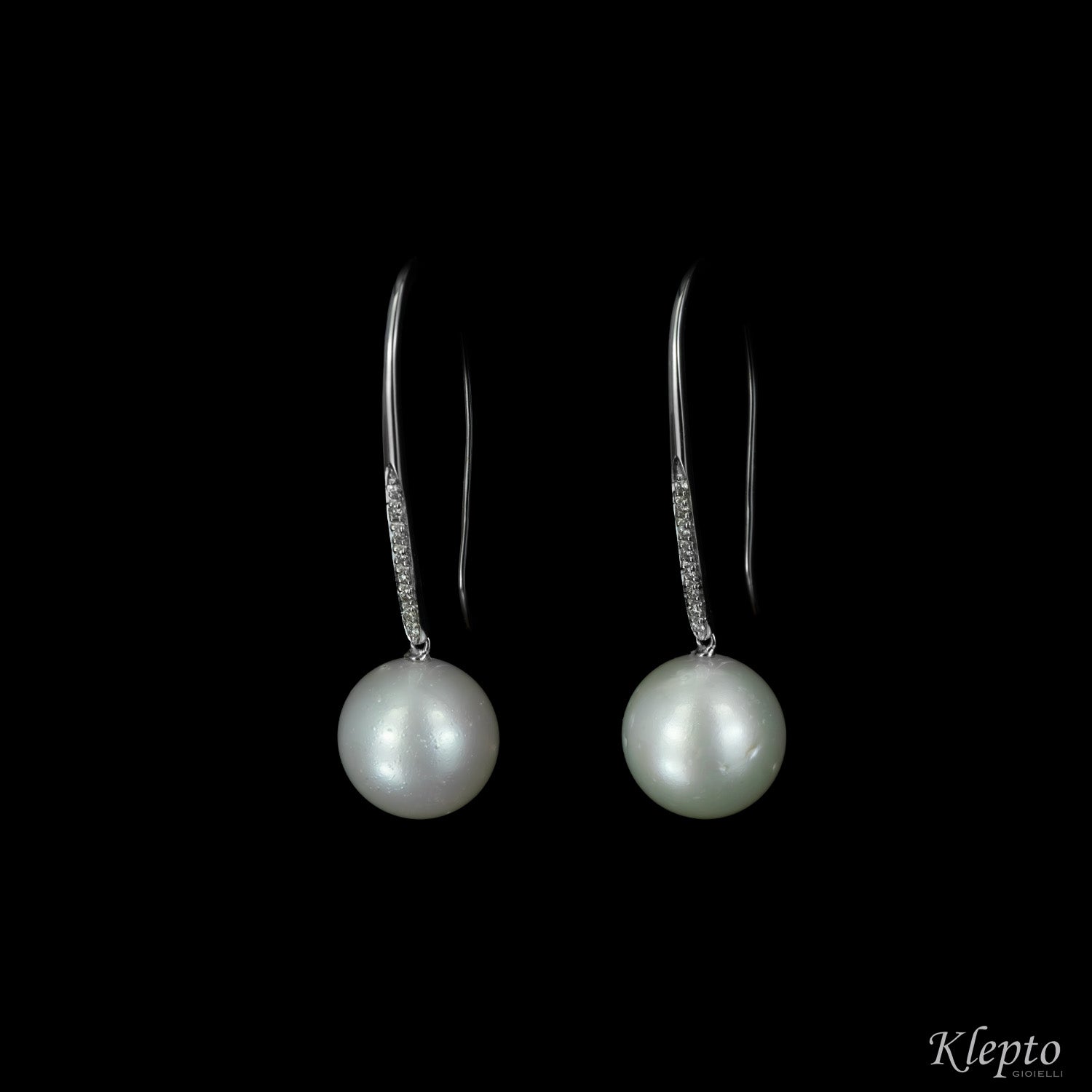 Orecchini in oro bianco pendenti con Perle e Diamanti