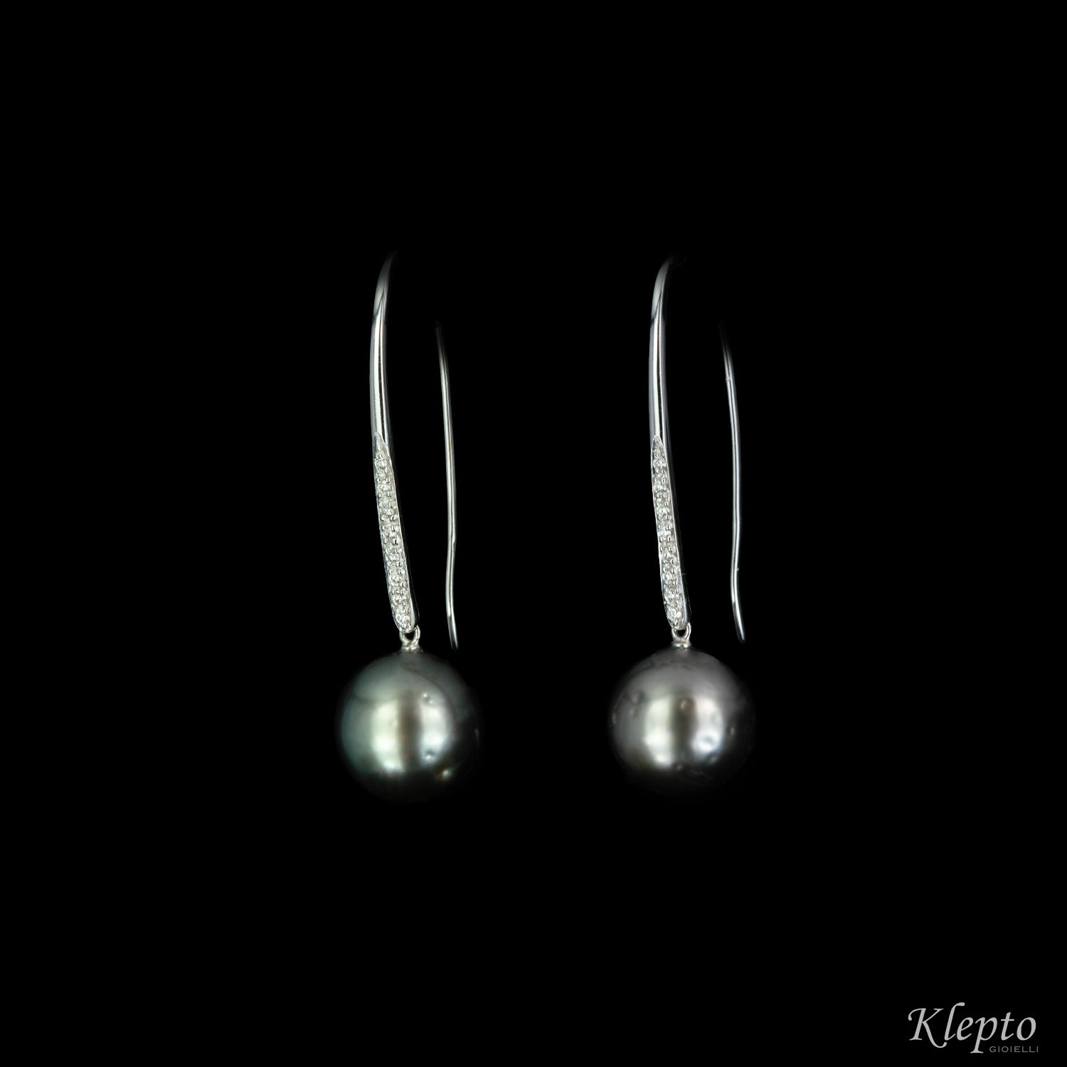 Orecchini in oro bianco pendenti con Perle e Diamanti