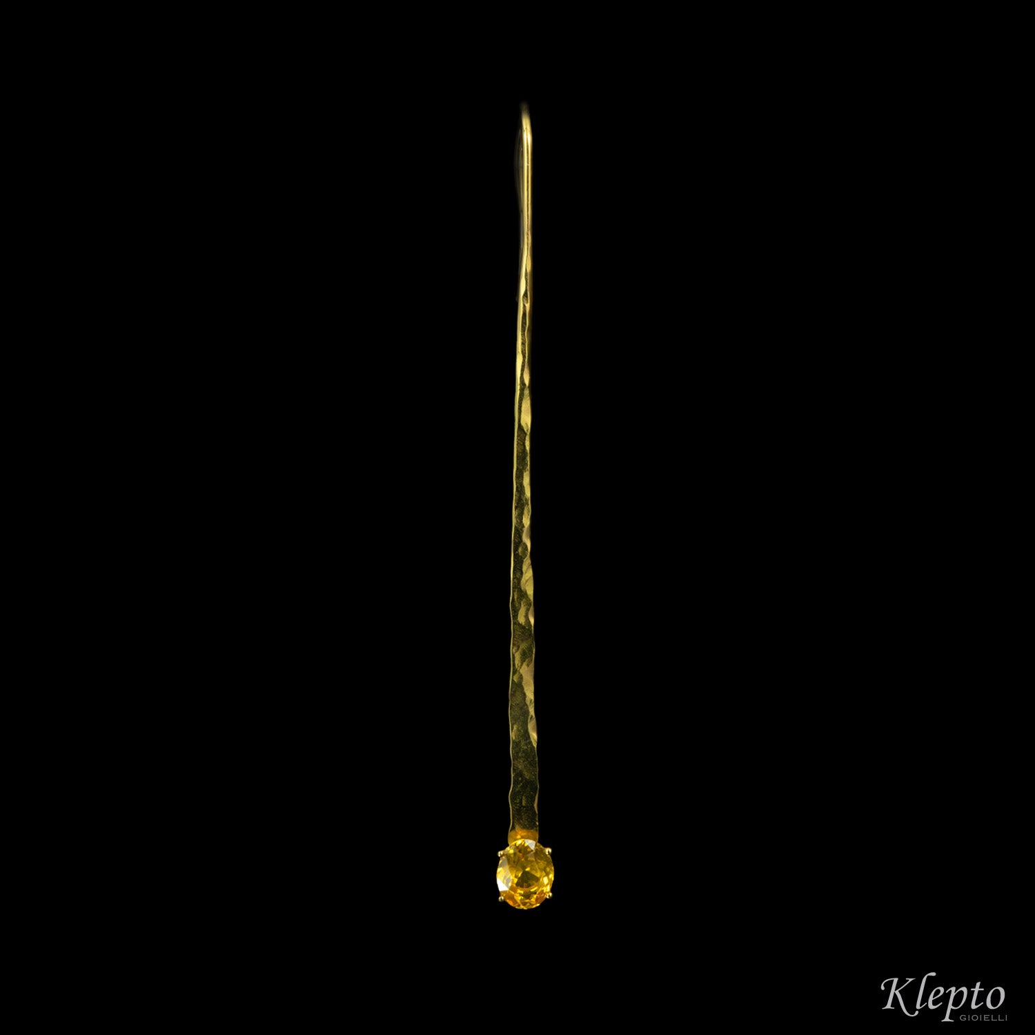 Orecchini in oro giallo martellati con Zirconi naturali