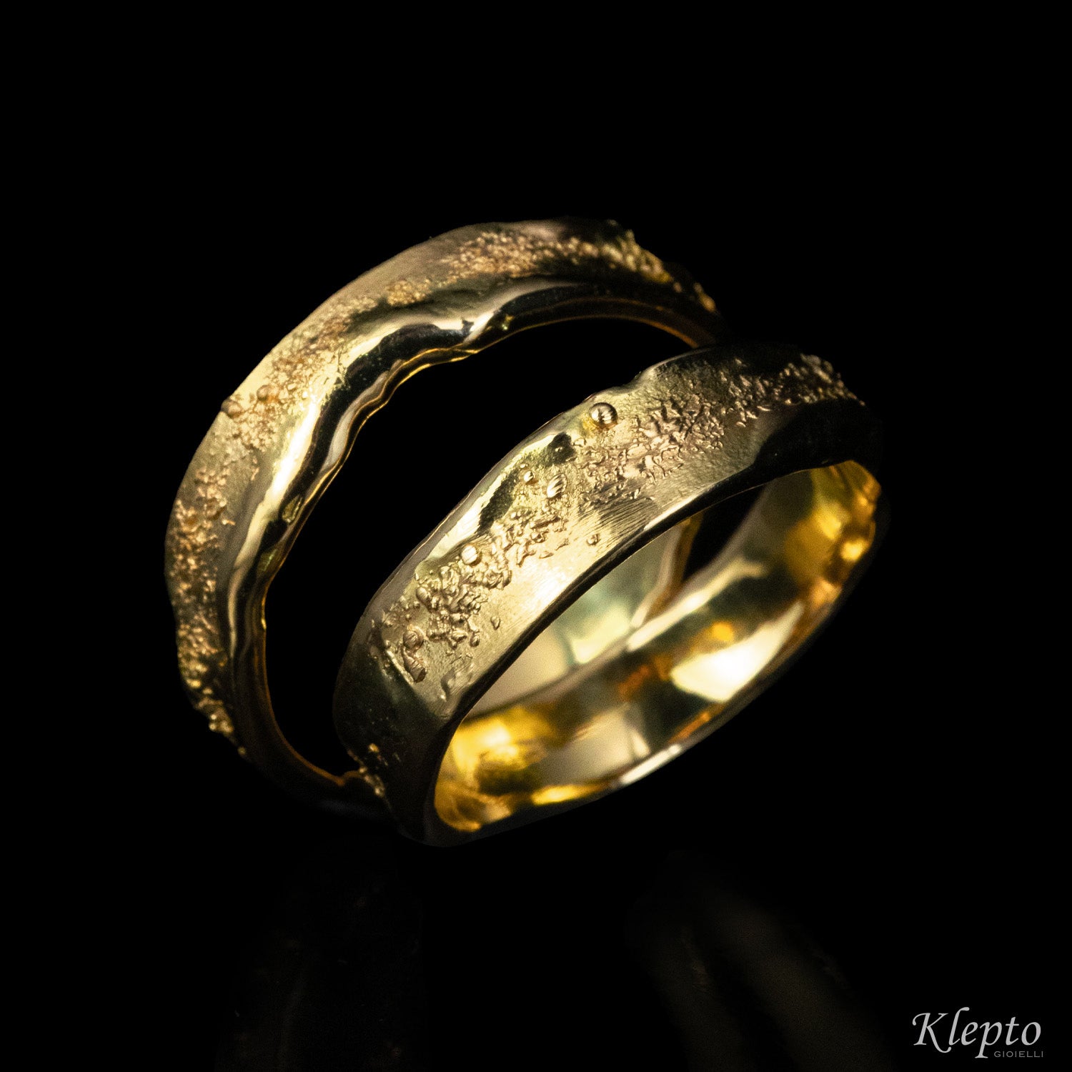 Anello in oro giallo "Materia"