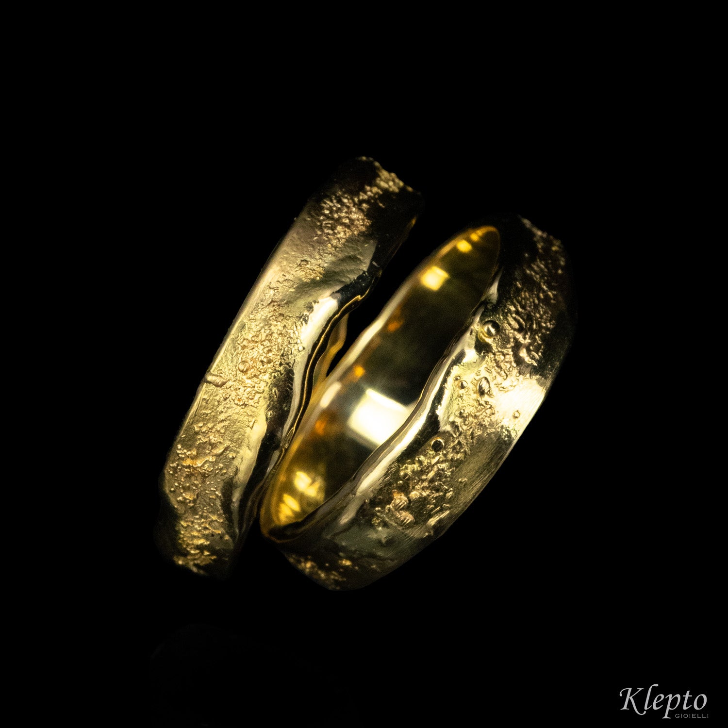 Anello in oro giallo "Materia"