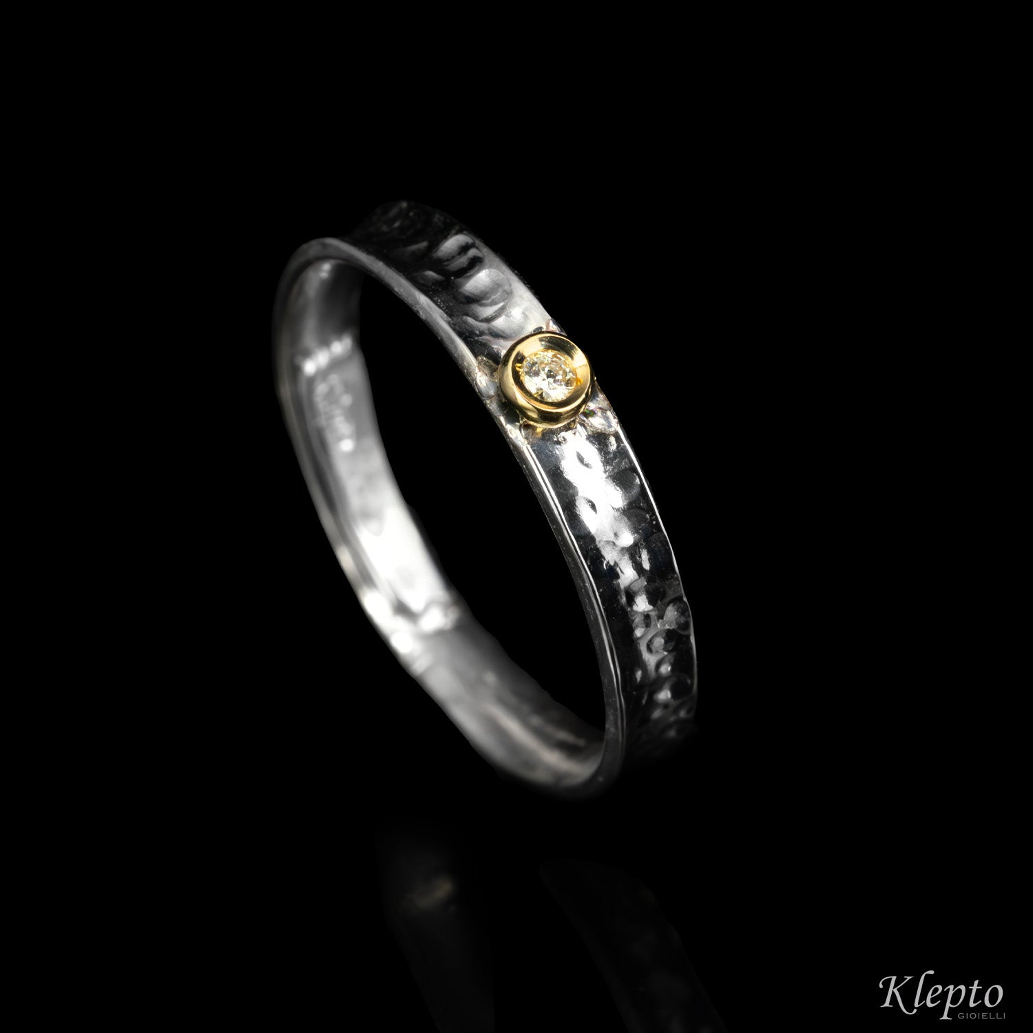Anello in Argento Silnova® con Diamante e dettaglio in oro giallo