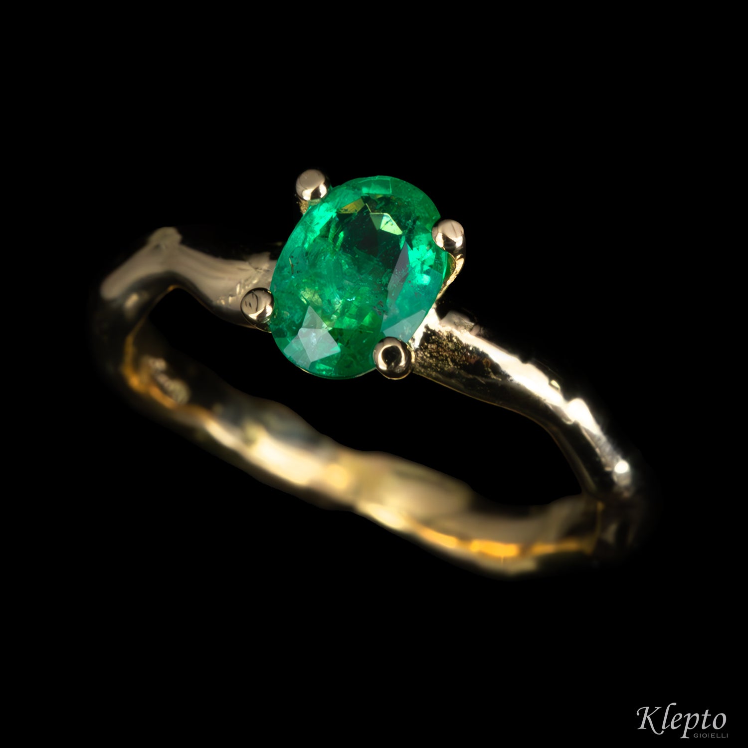 Anello in oro giallo "Divenire" con Smeraldo