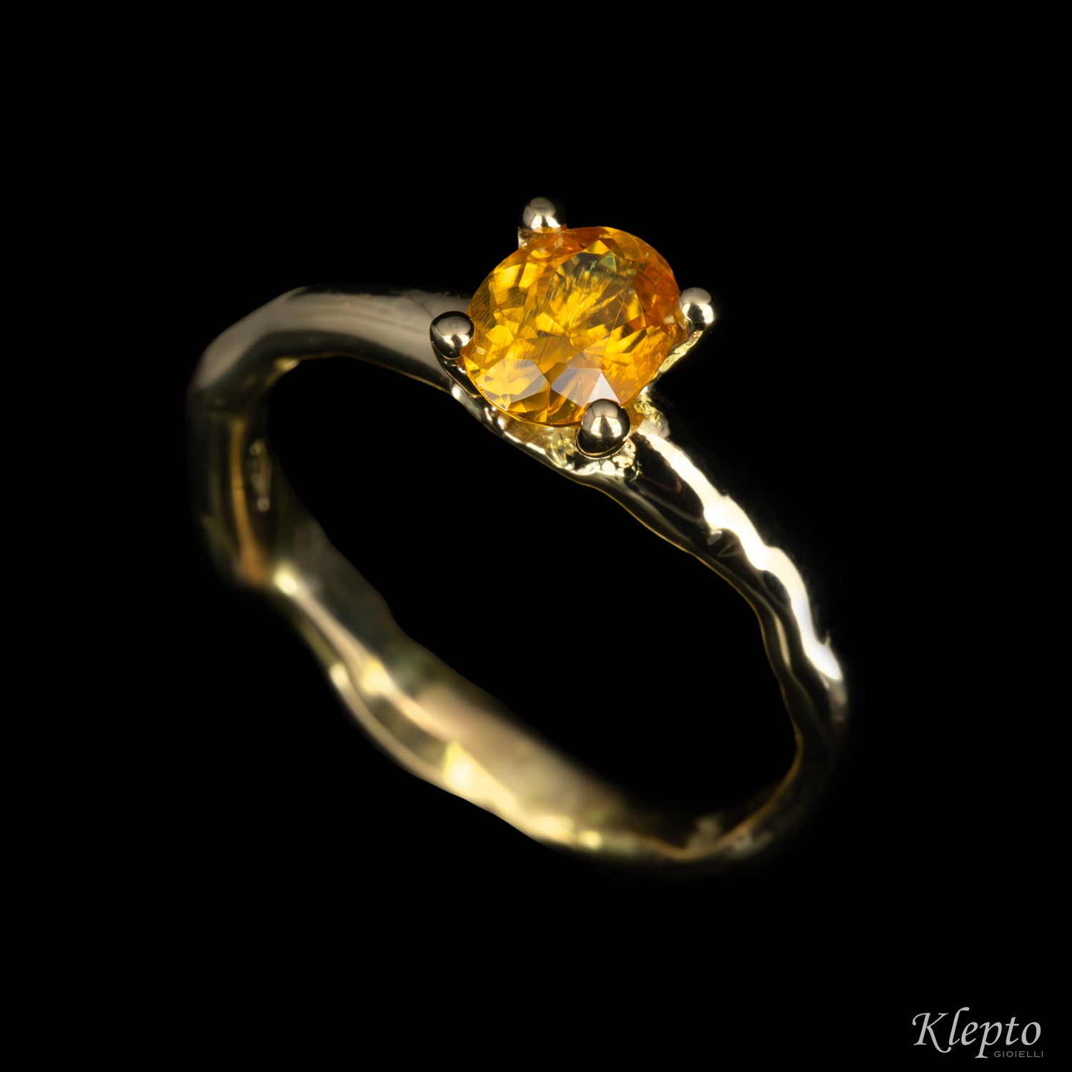 Anello in oro giallo "Divenire" con Zircone naturale giallo