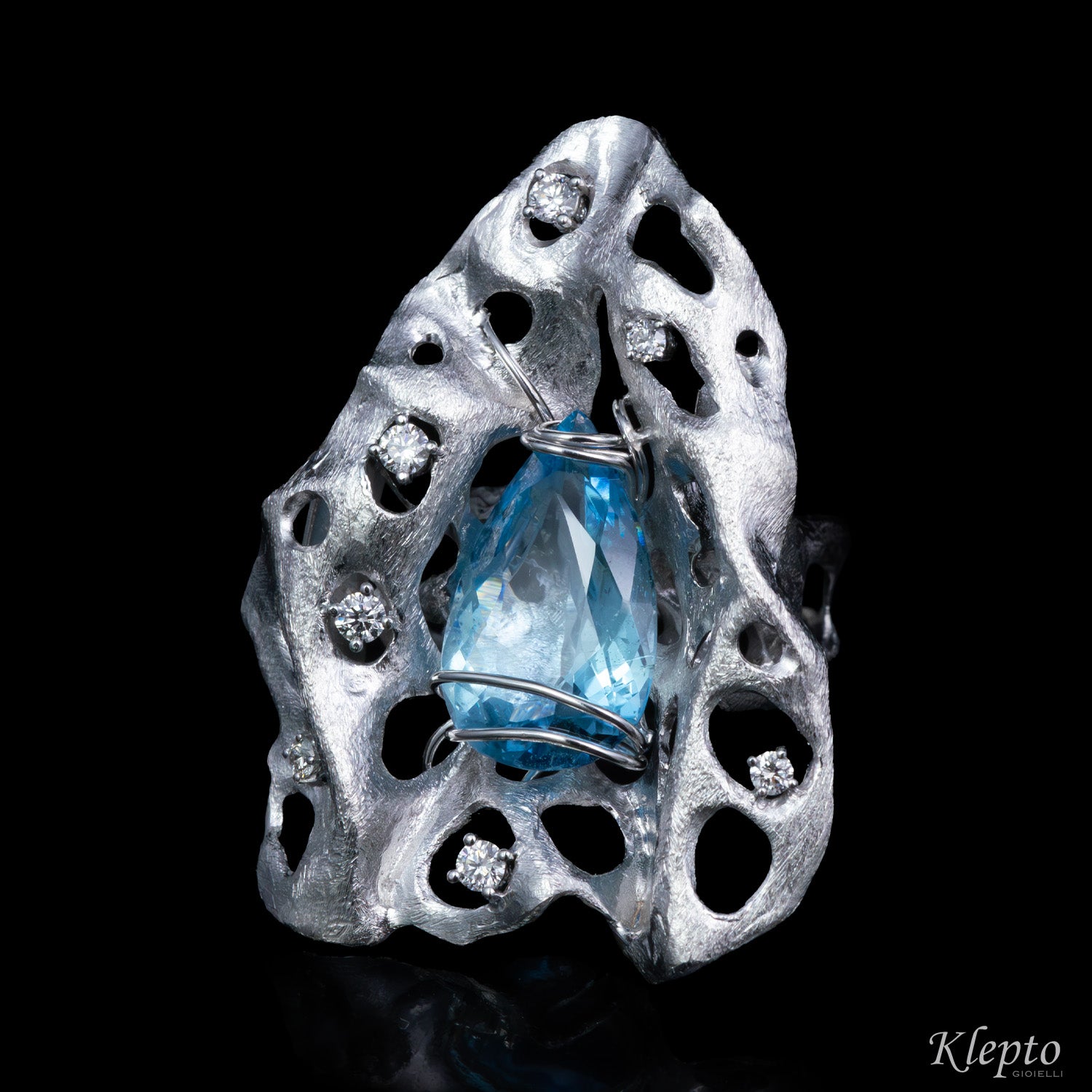 Anello in oro bianco "Freyja" con Acquamarina e Diamanti