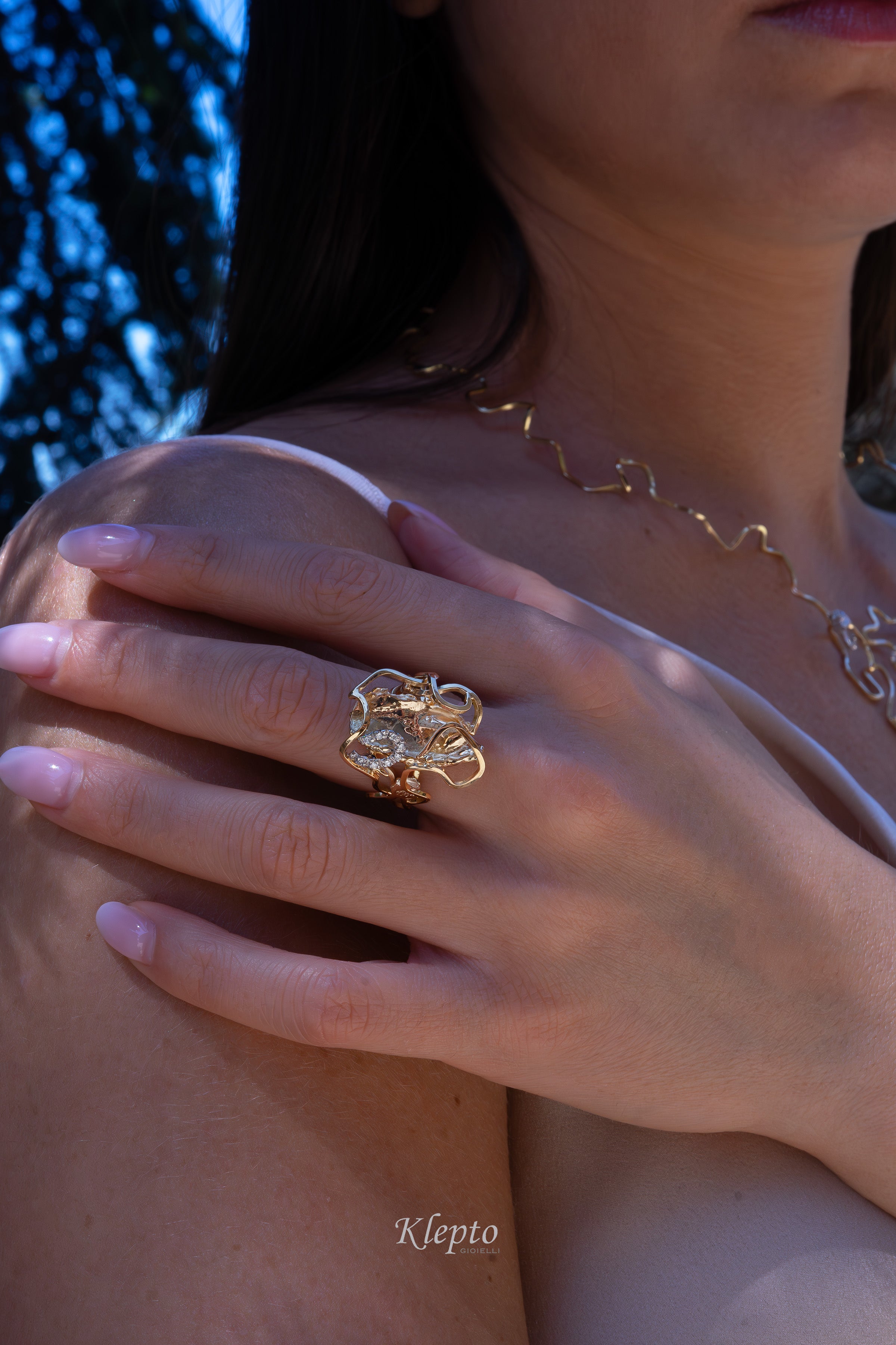 Anello in oro giallo e bianco "EleKtro" con Diamanti