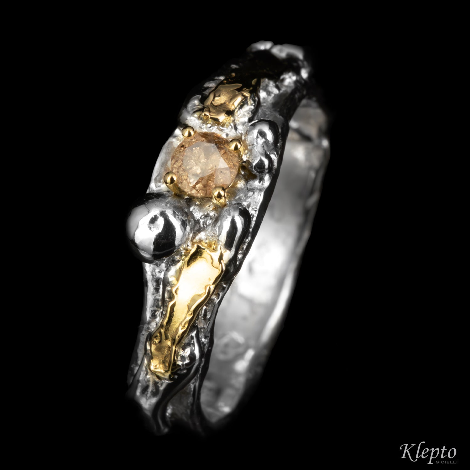 Anello in Argento Silnova® con pietre preziose e dettagli in oro giallo (grande)