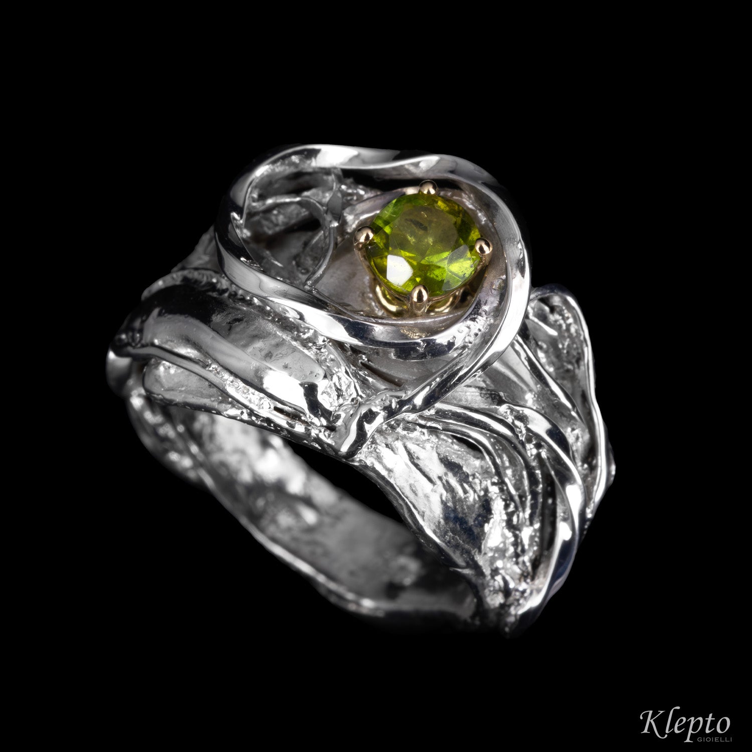Anello in Argento Silnova® con Tormalina verde e dettagli in oro giallo