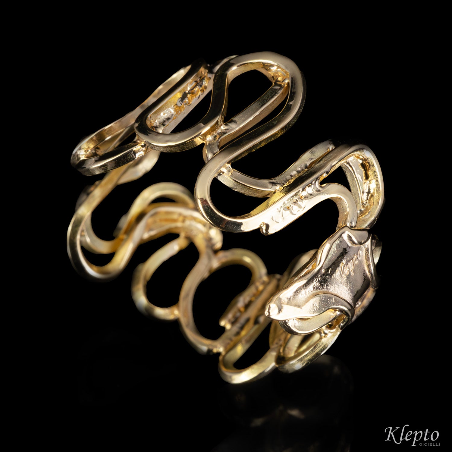 Anello in oro giallo a filo ondulato