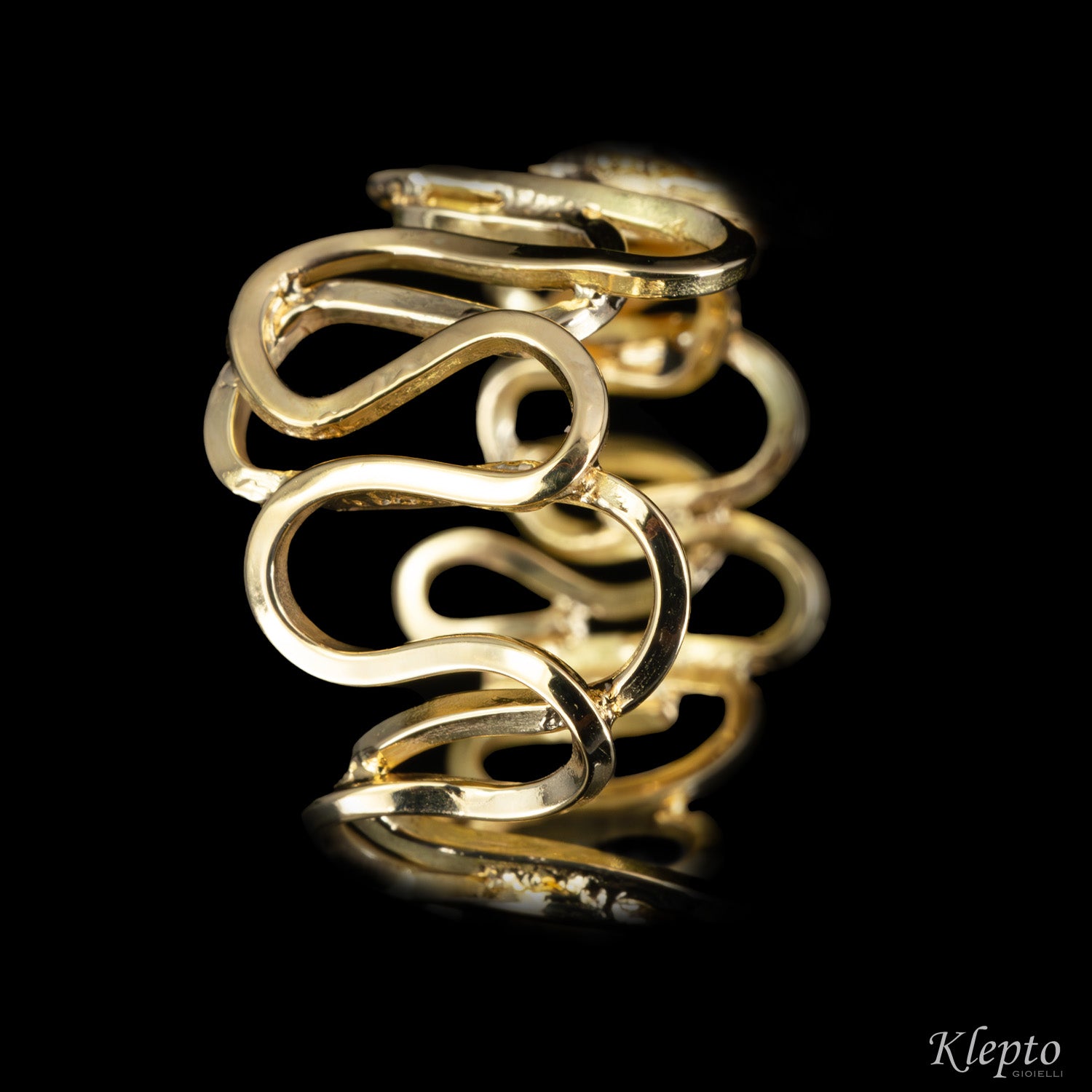 Anello in oro giallo a filo ondulato