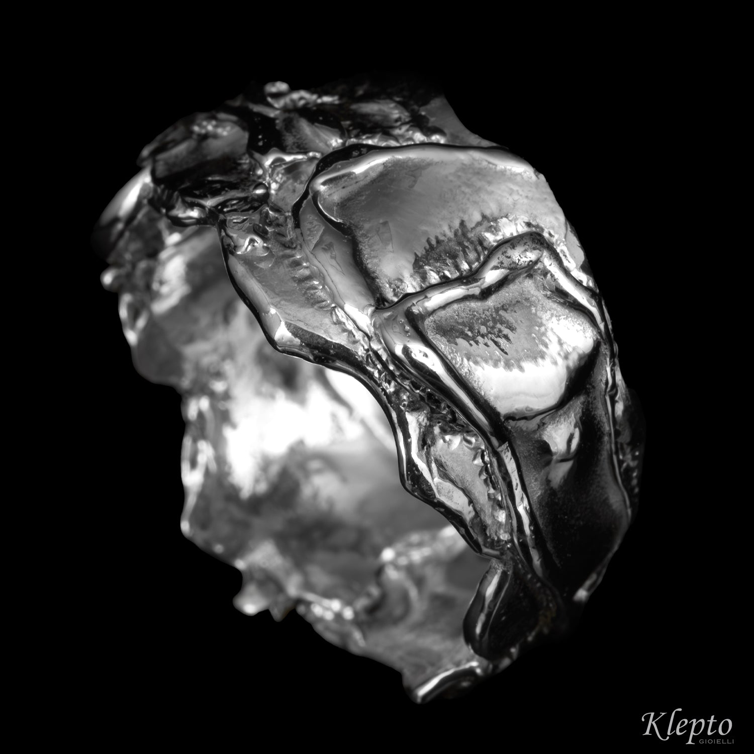 Anello in Argento Silnova® fuso a fiamma