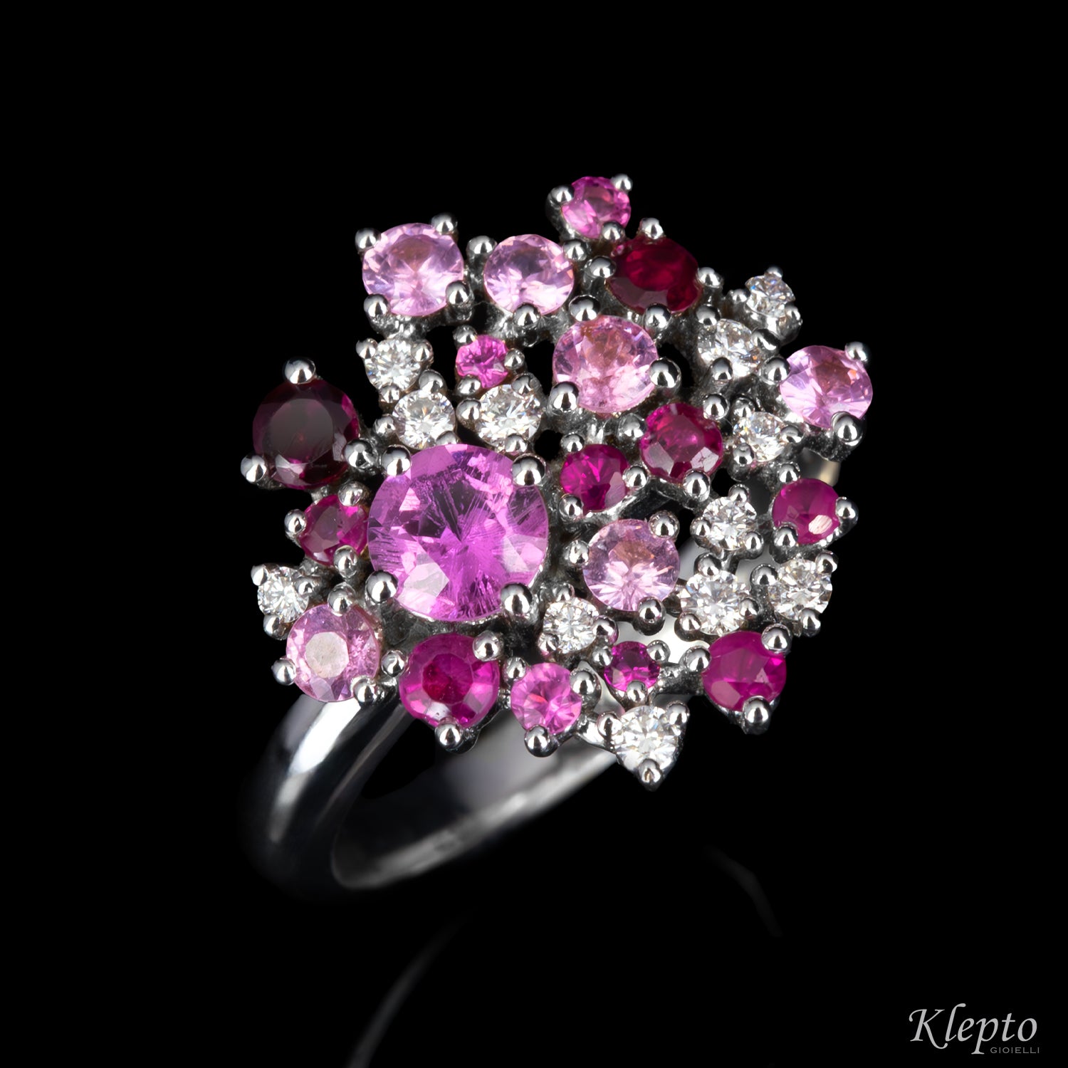 Anello classico by Klepto in oro bianco con Zaffiri rosa, Rubini e Diamanti