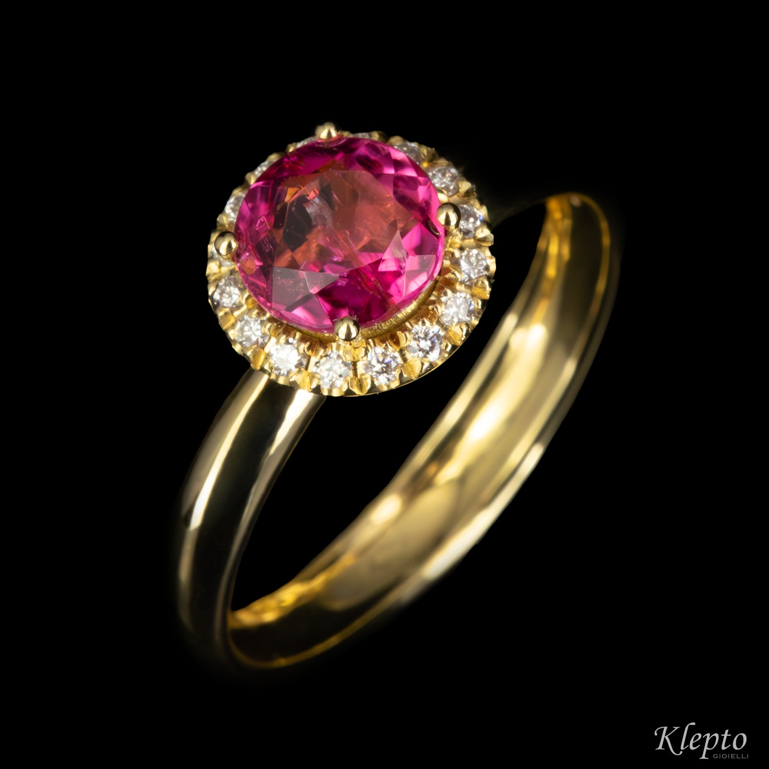 Anello classico in oro giallo con Tormalina rosa e contorno di Diamanti