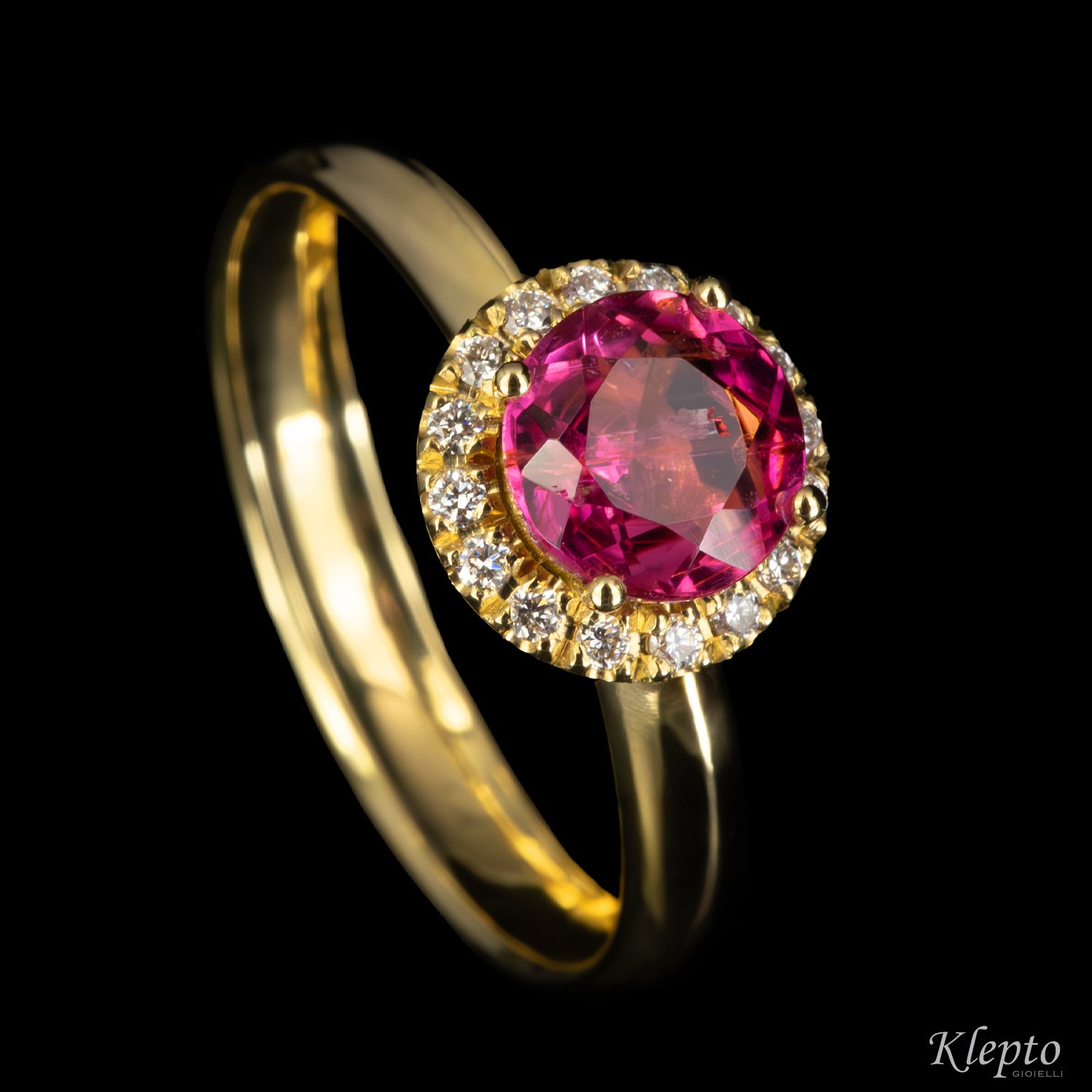 Anello classico in oro giallo con Tormalina rosa e contorno di Diamanti