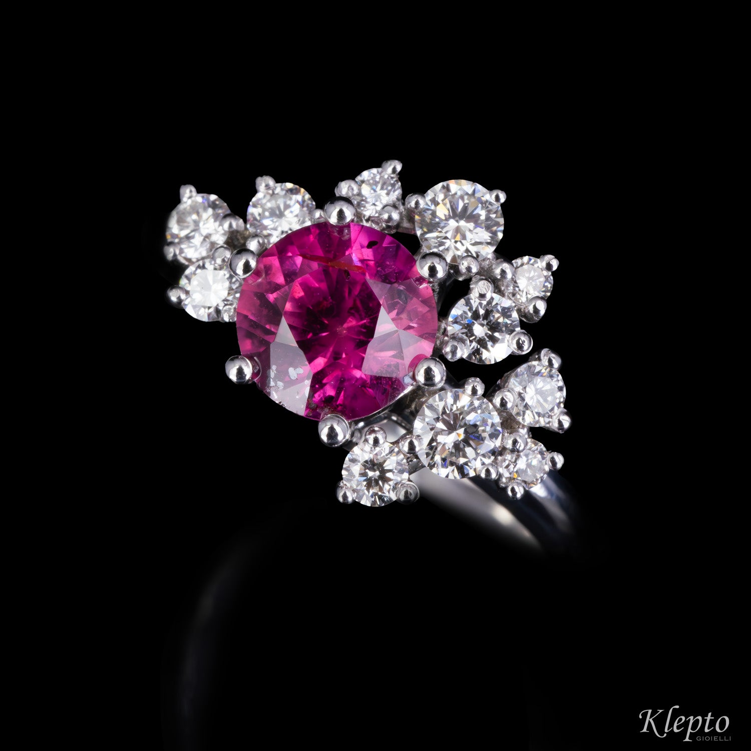 Anello classico by Klepto in oro bianco con Zaffiro e Diamanti