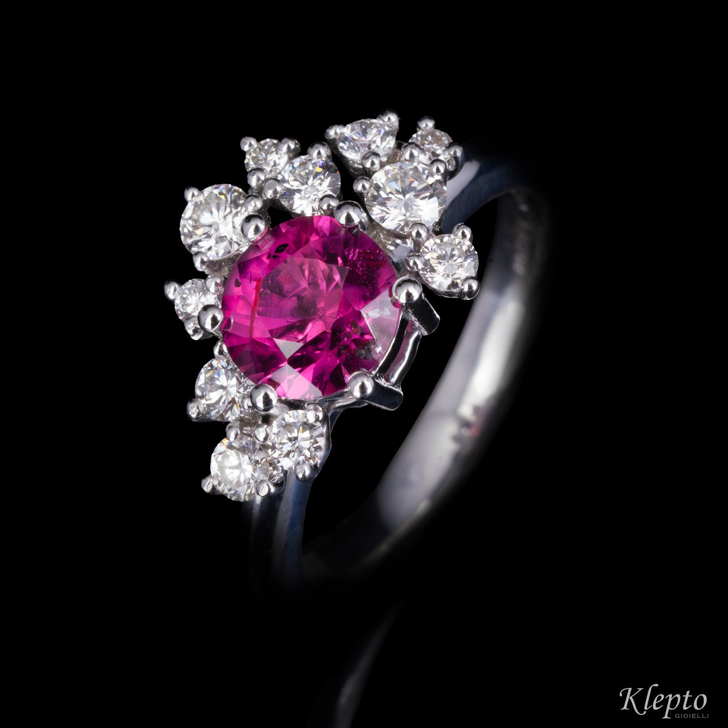 Anello classico by Klepto in oro bianco con Zaffiro e Diamanti