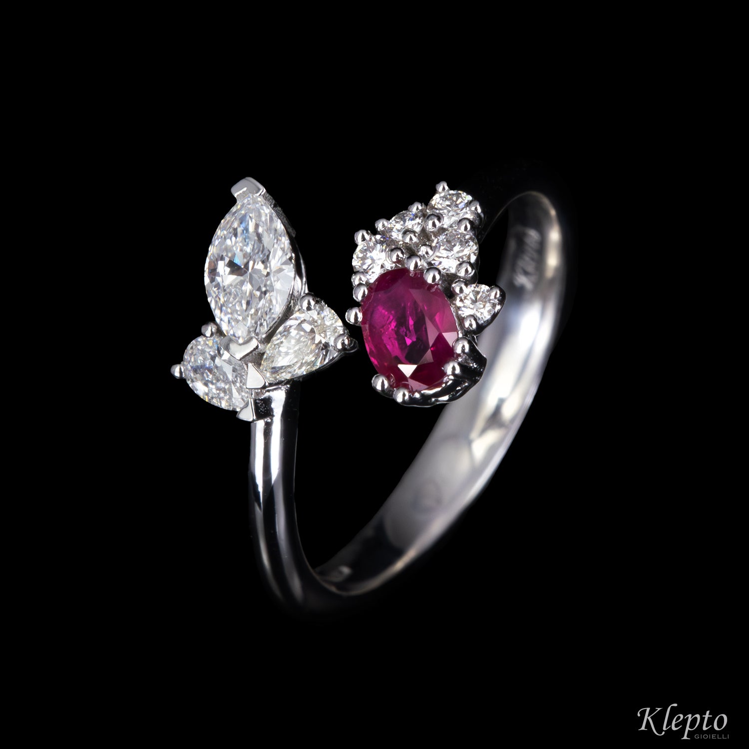 Anello classico by Klepto contrarié in oro bianco con Rubino e Diamanti