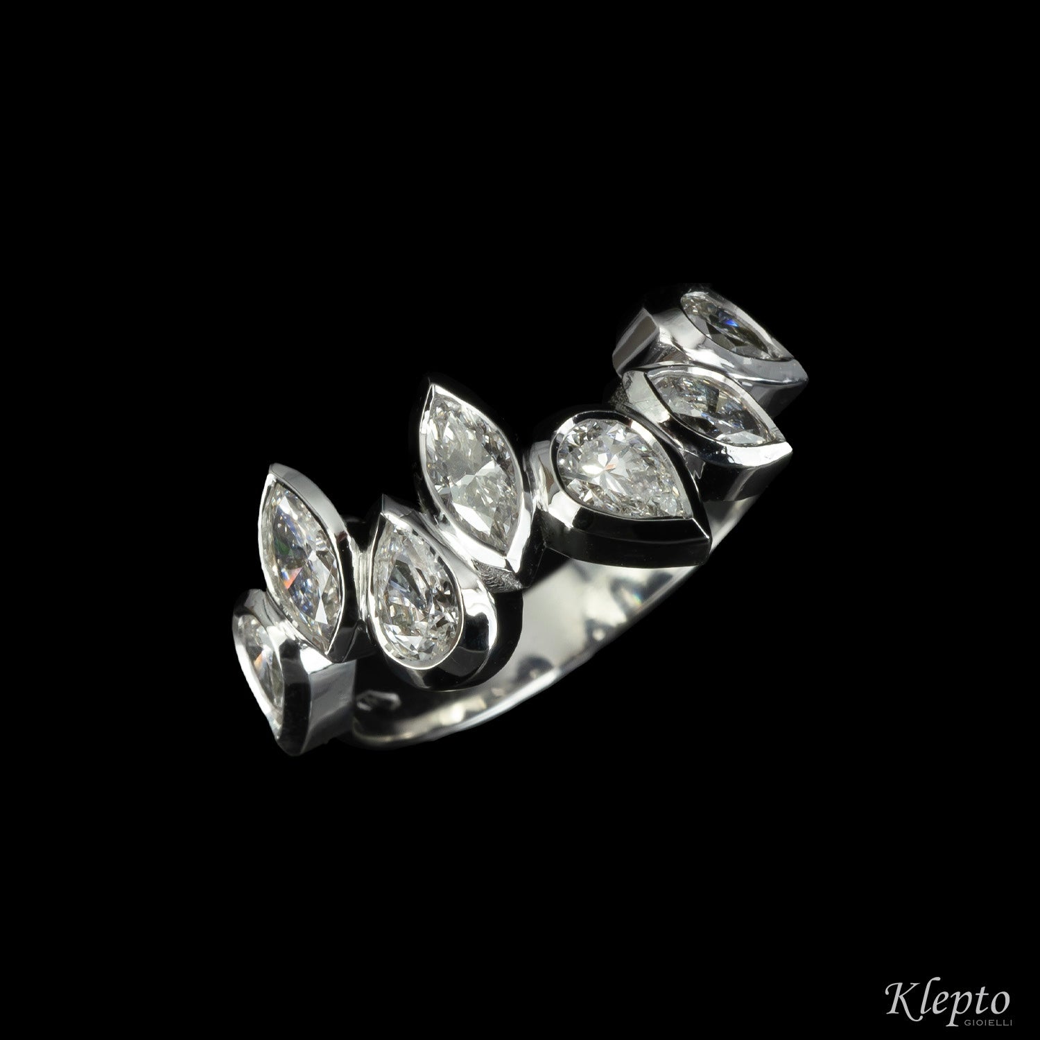 Anello classico by Klepto in oro bianco e Diamanti