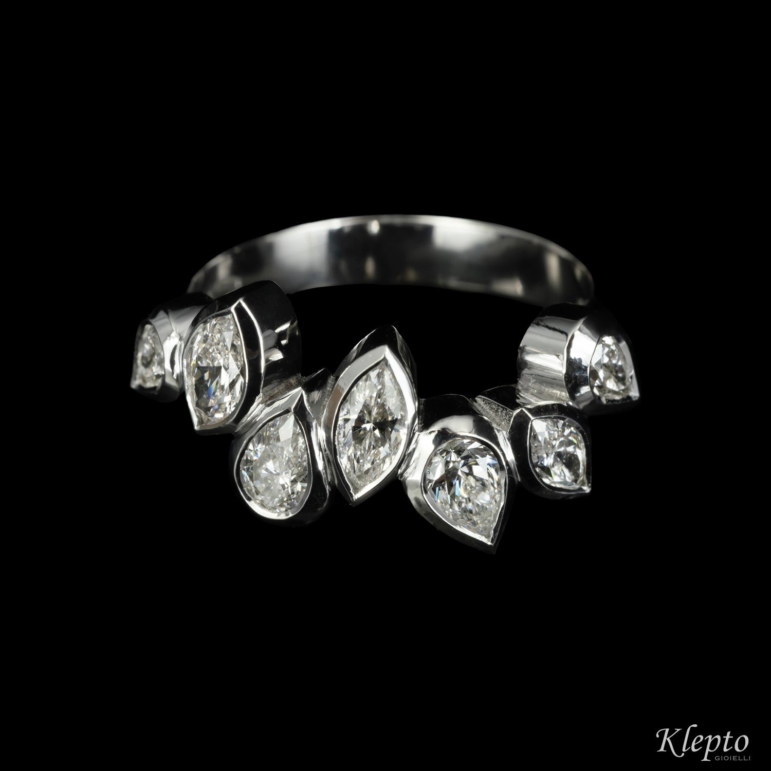 Anello classico by Klepto in oro bianco e Diamanti
