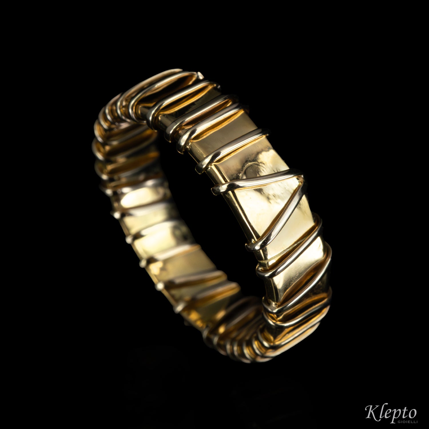 Anello in oro giallo e bianco naturale