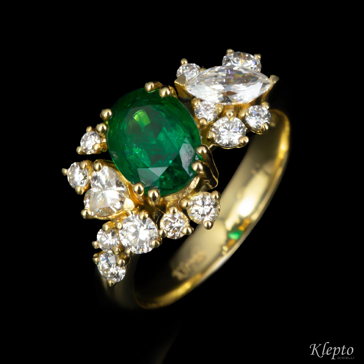 Anello classico by Klepto in oro giallo con Smeraldo e Diamanti
