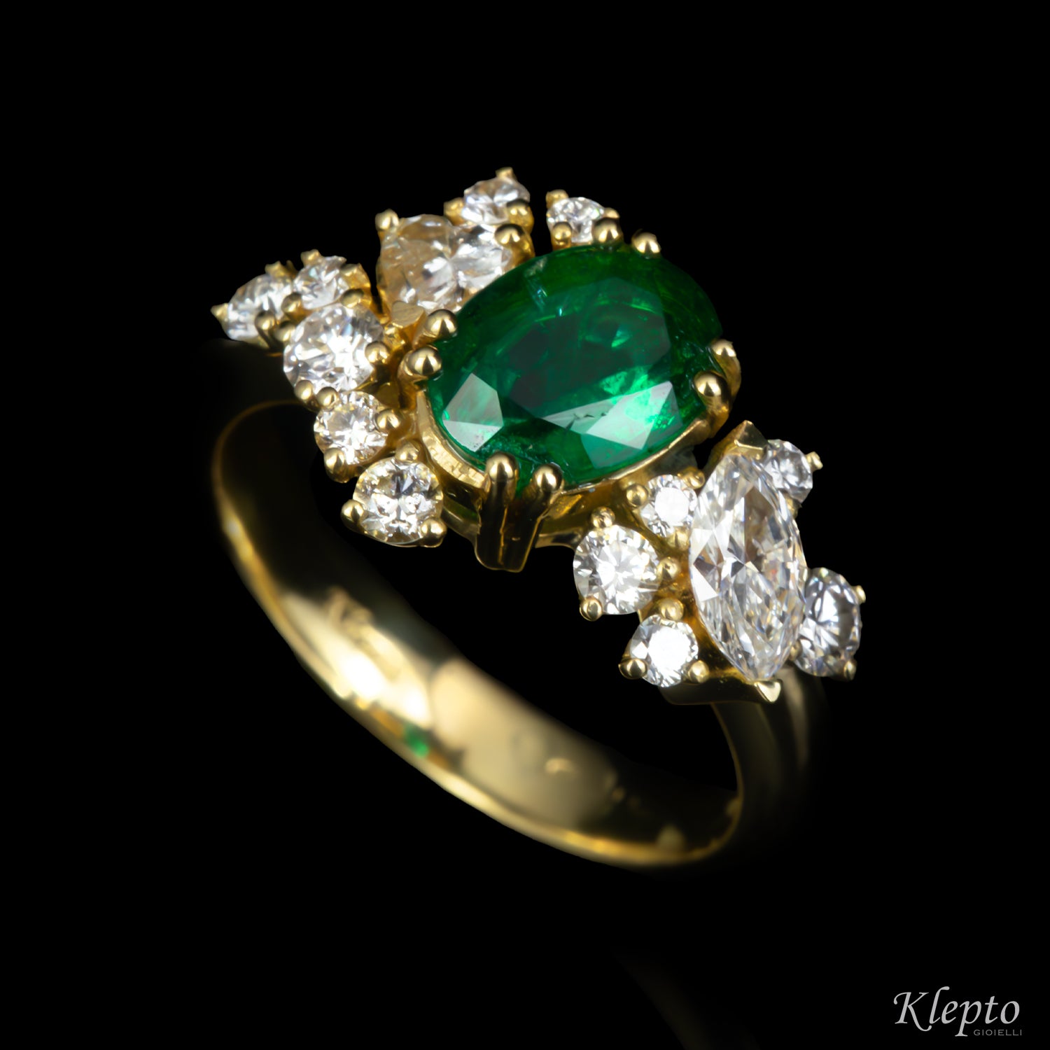 Anello classico by Klepto in oro giallo con Smeraldo e Diamanti