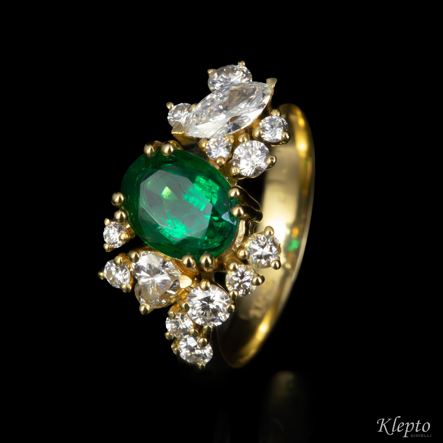 Anello classico by Klepto in oro giallo con Smeraldo e Diamanti