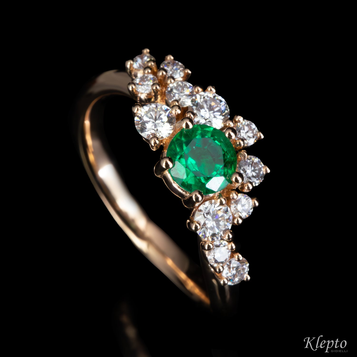 Anello classico by Klepto in oro rosa con Smeraldo e Diamanti
