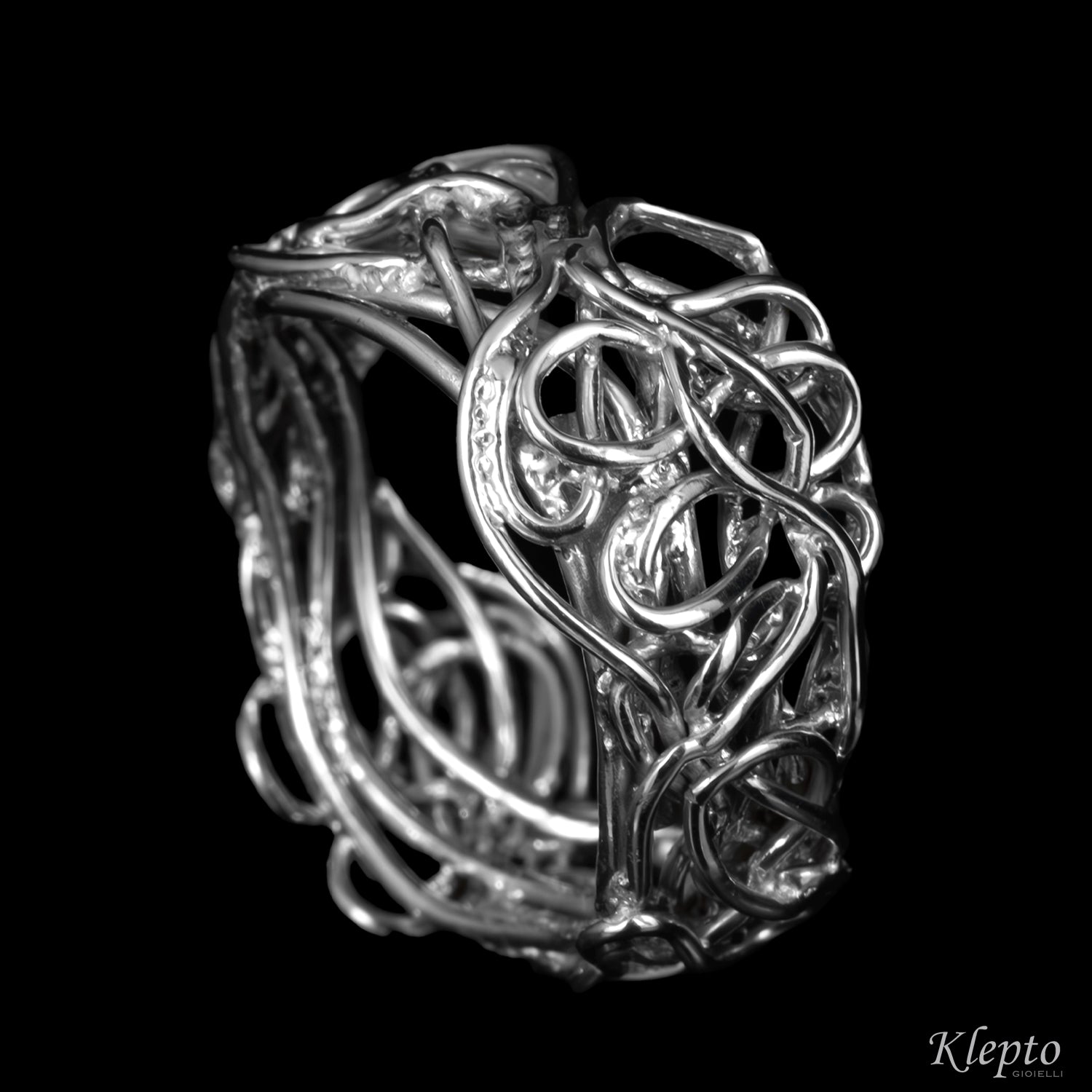 Anello in Argento Silnova® a filo intrecciato