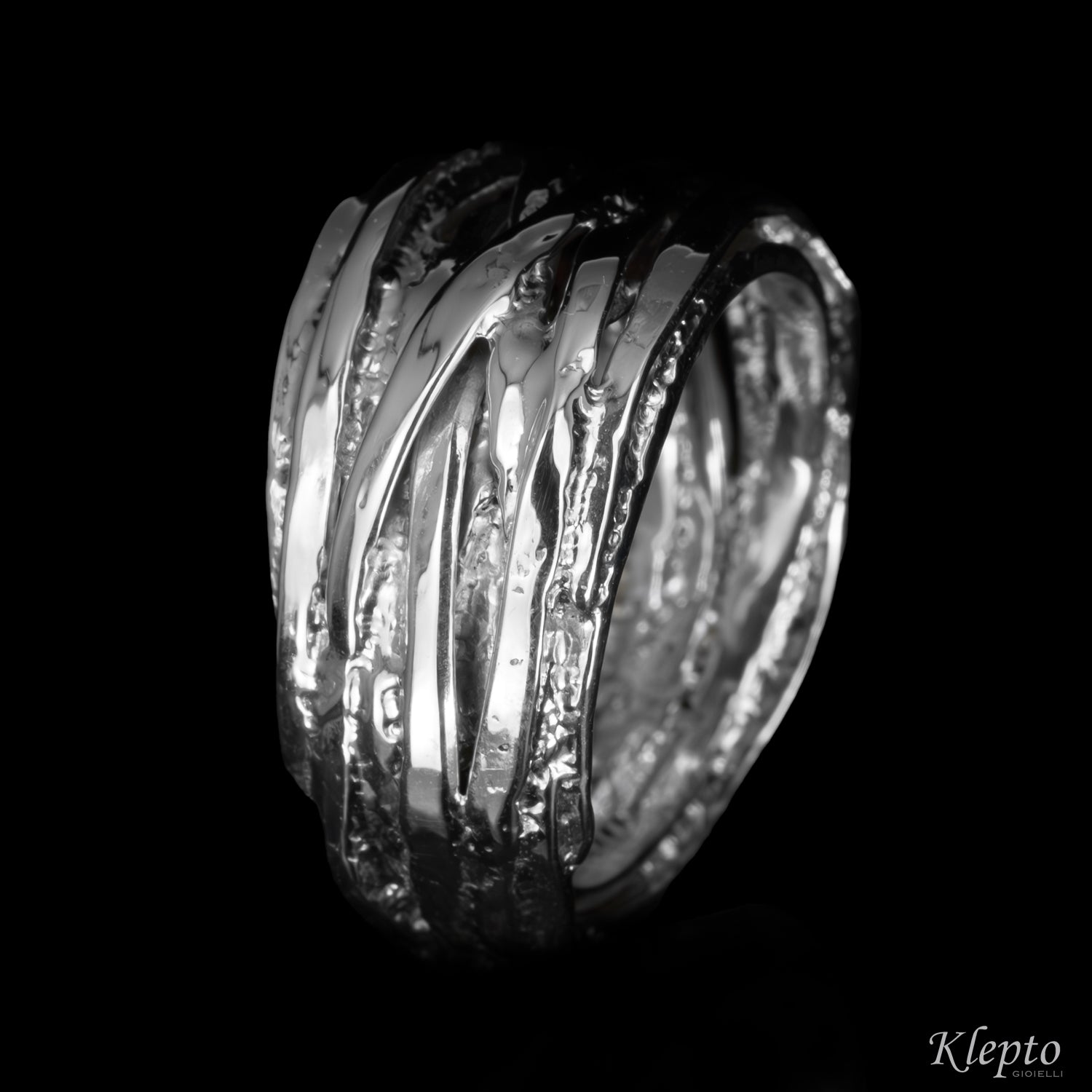 Anello in Argento Silnova® a filo intrecciato