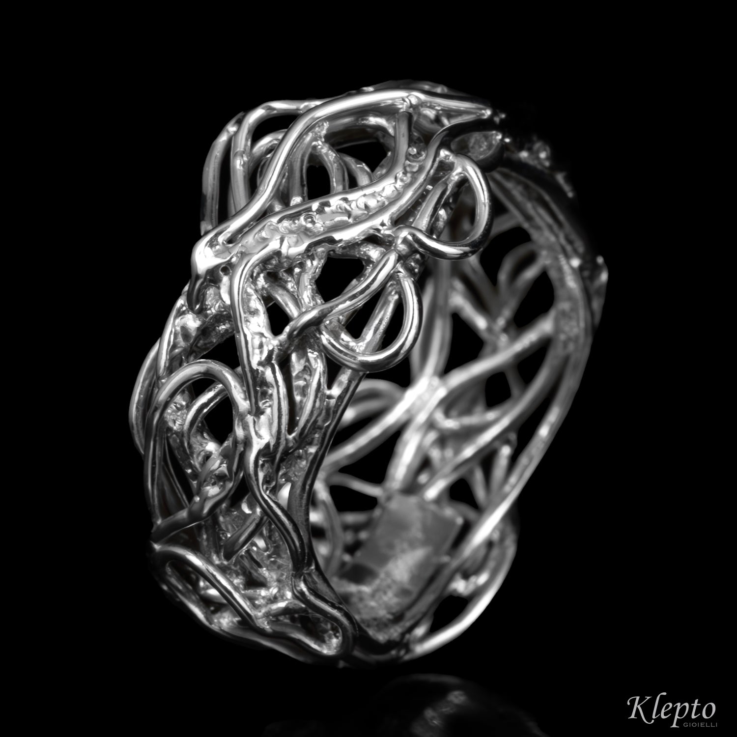 Anello in Argento Silnova® a filo intrecciato