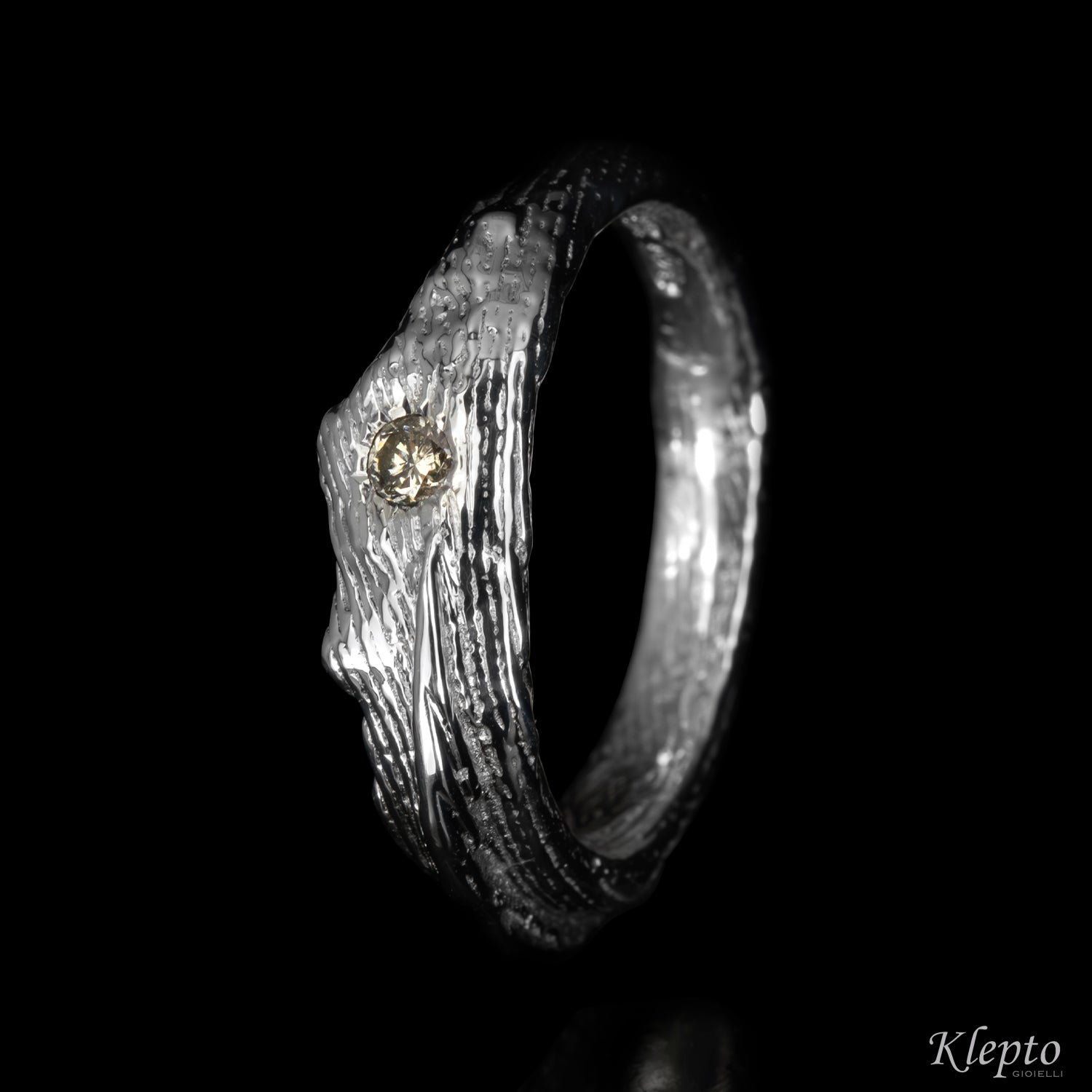 Anello in Argento Silnova® con Diamante brown