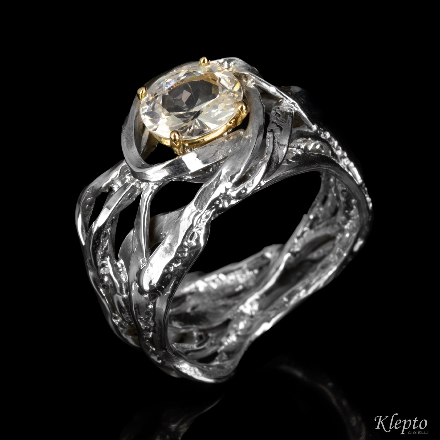 Anello in Argento Silnova® con Zaffiro e dettagli in oro giallo