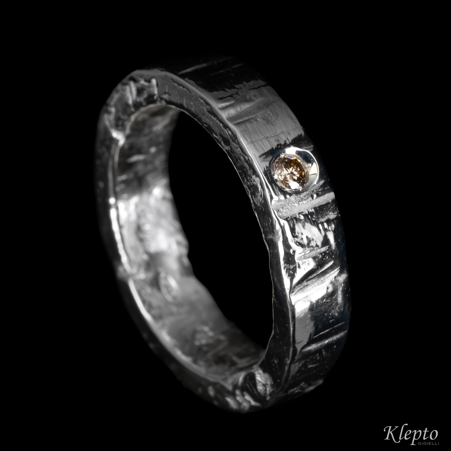 Anello in Argento Silnova® con Diamante brown