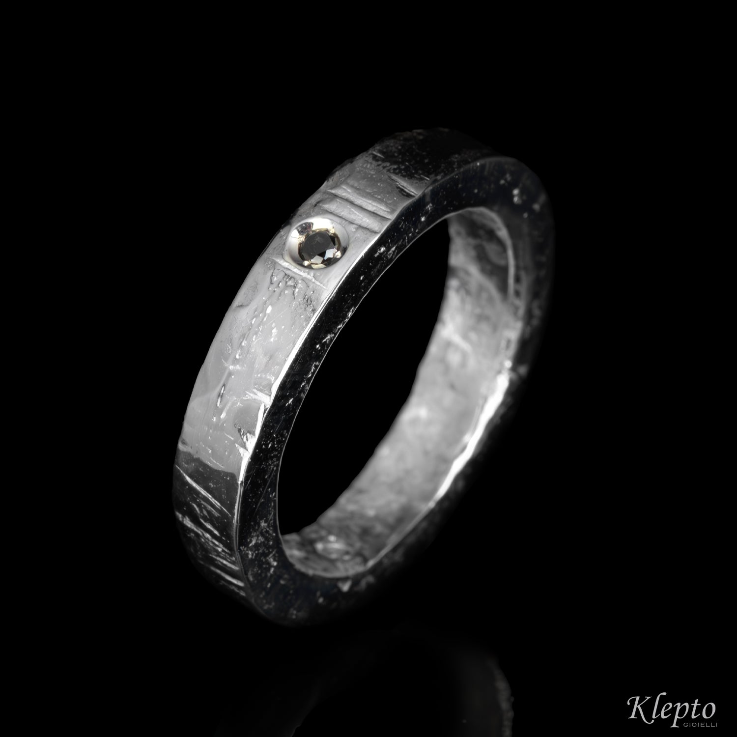 Anello in Argento Silnova® con Diamante nero