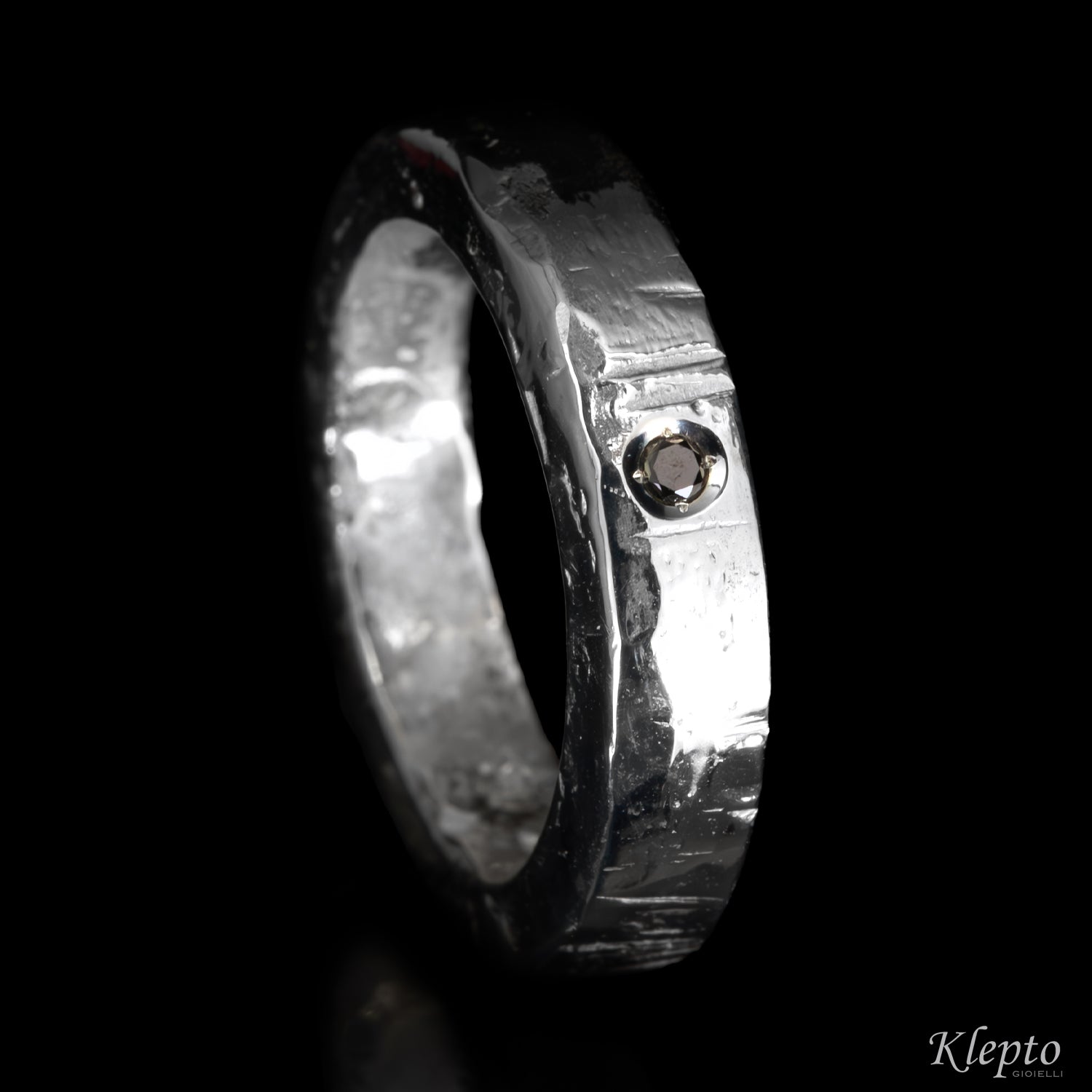 Anello in Argento Silnova® con Diamante nero