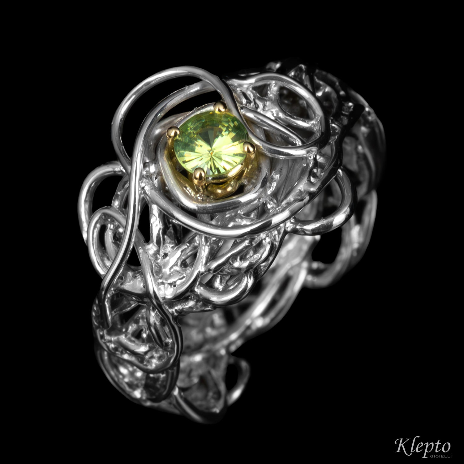 Anello in Argento Silnova® con Demantoide e dettagli in oro giallo