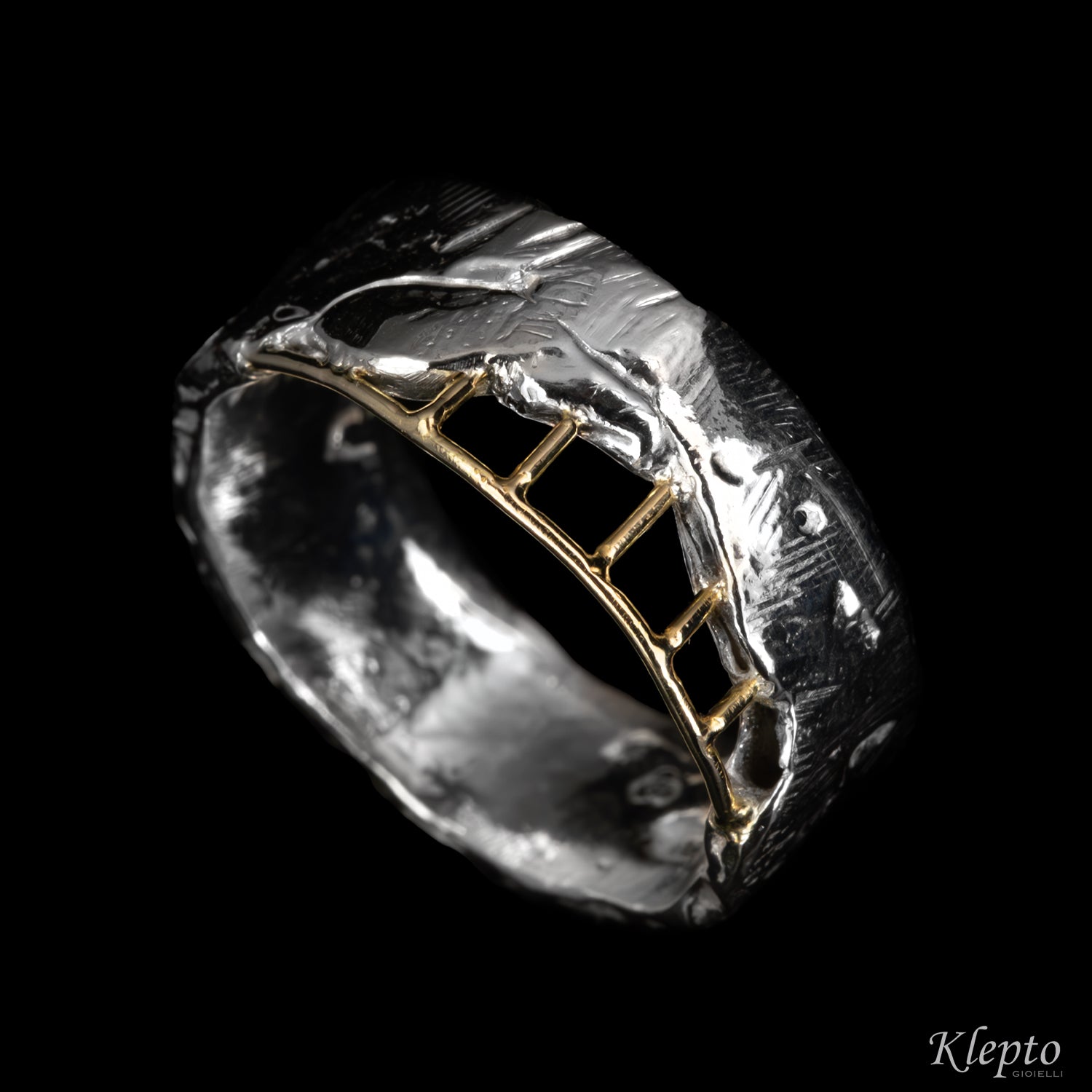 Anello in Argento Silnova® con dettagli in oro giallo
