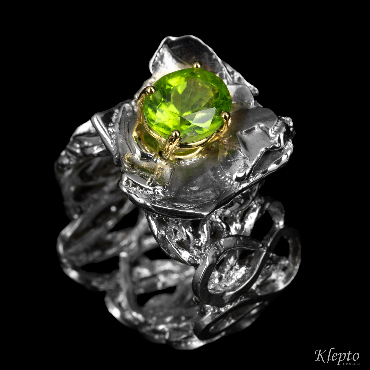 Anello in Argento Silnova® con Peridoto e dettagli in oro giallo