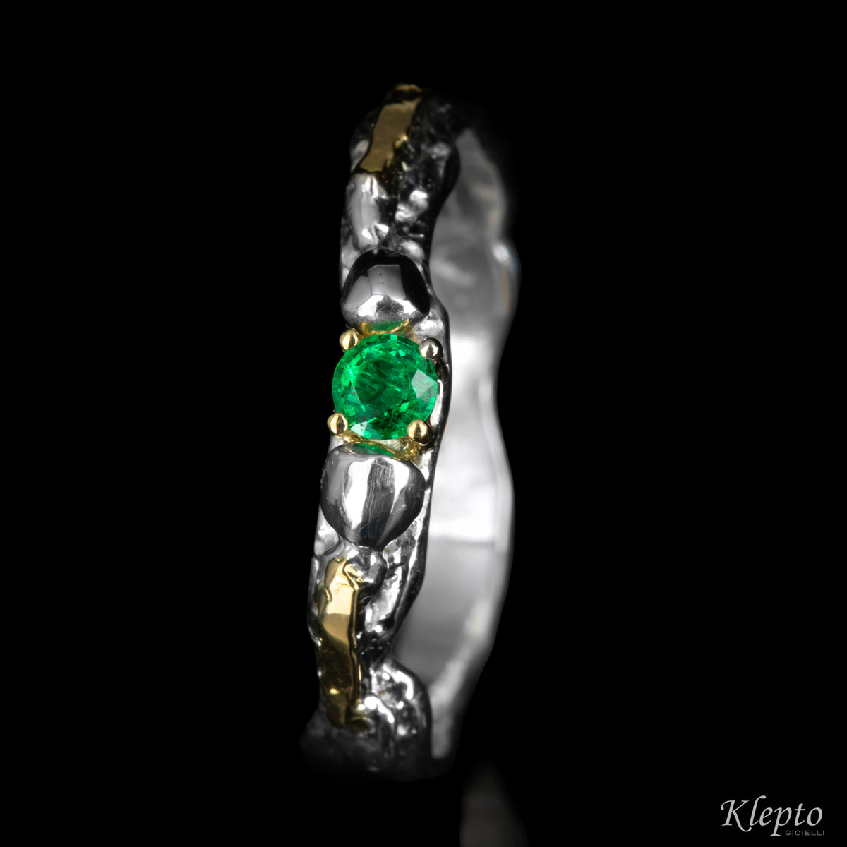Anello in Argento Silnova® con pietre preziose e dettagli in oro giallo