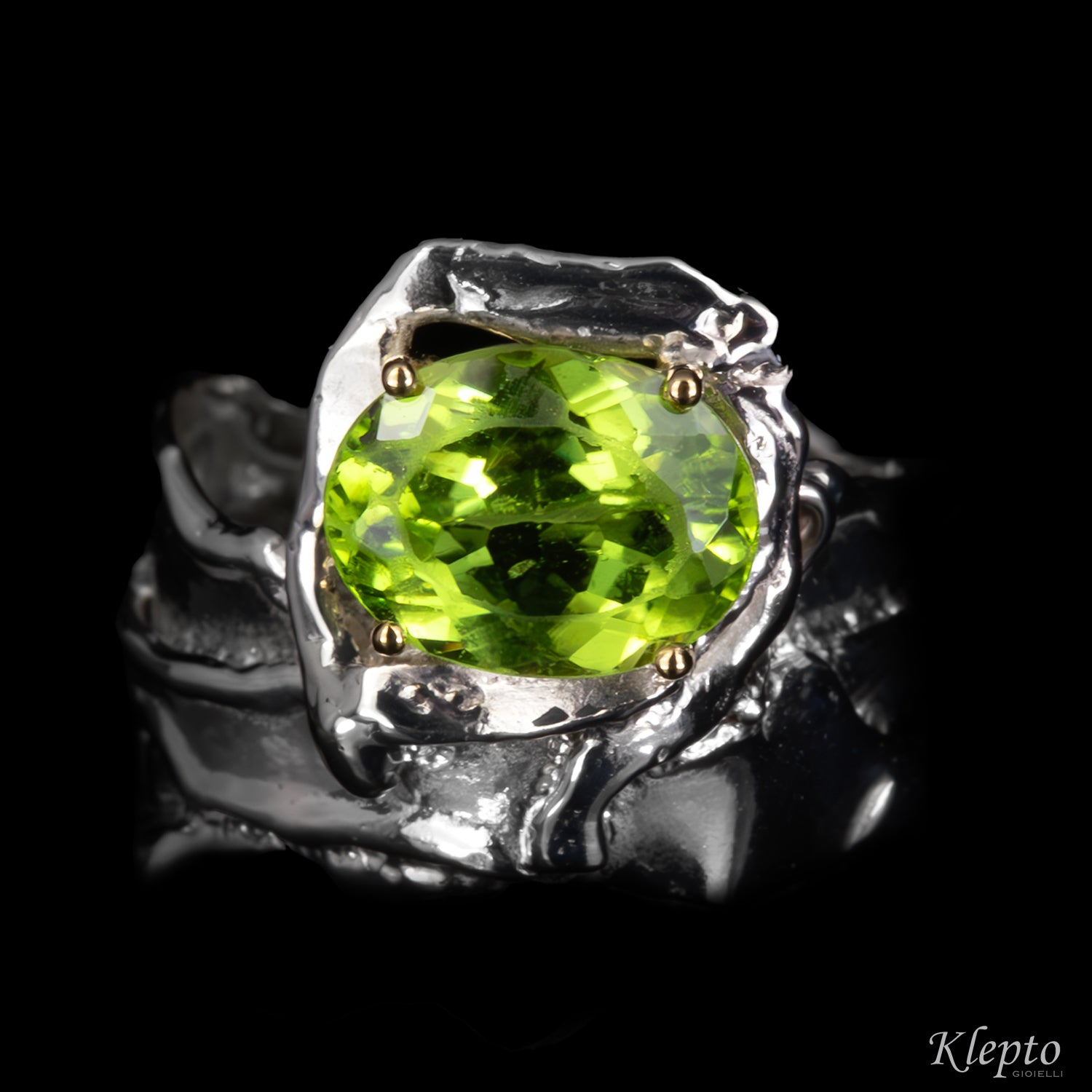 Anello in Argento Silnova® con Peridoto e dettagli in oro giallo