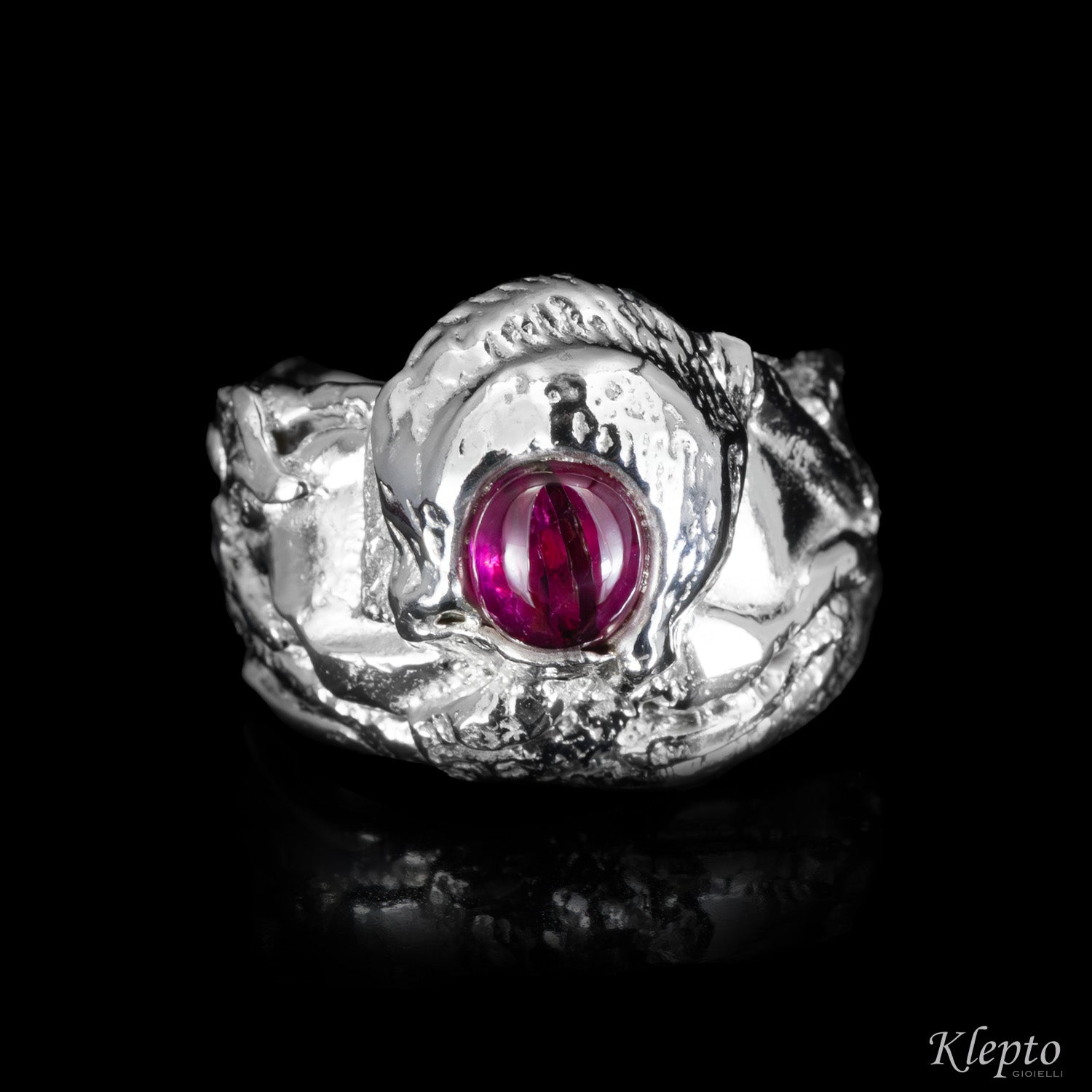 Anello in Argento Silnova® con Rubino