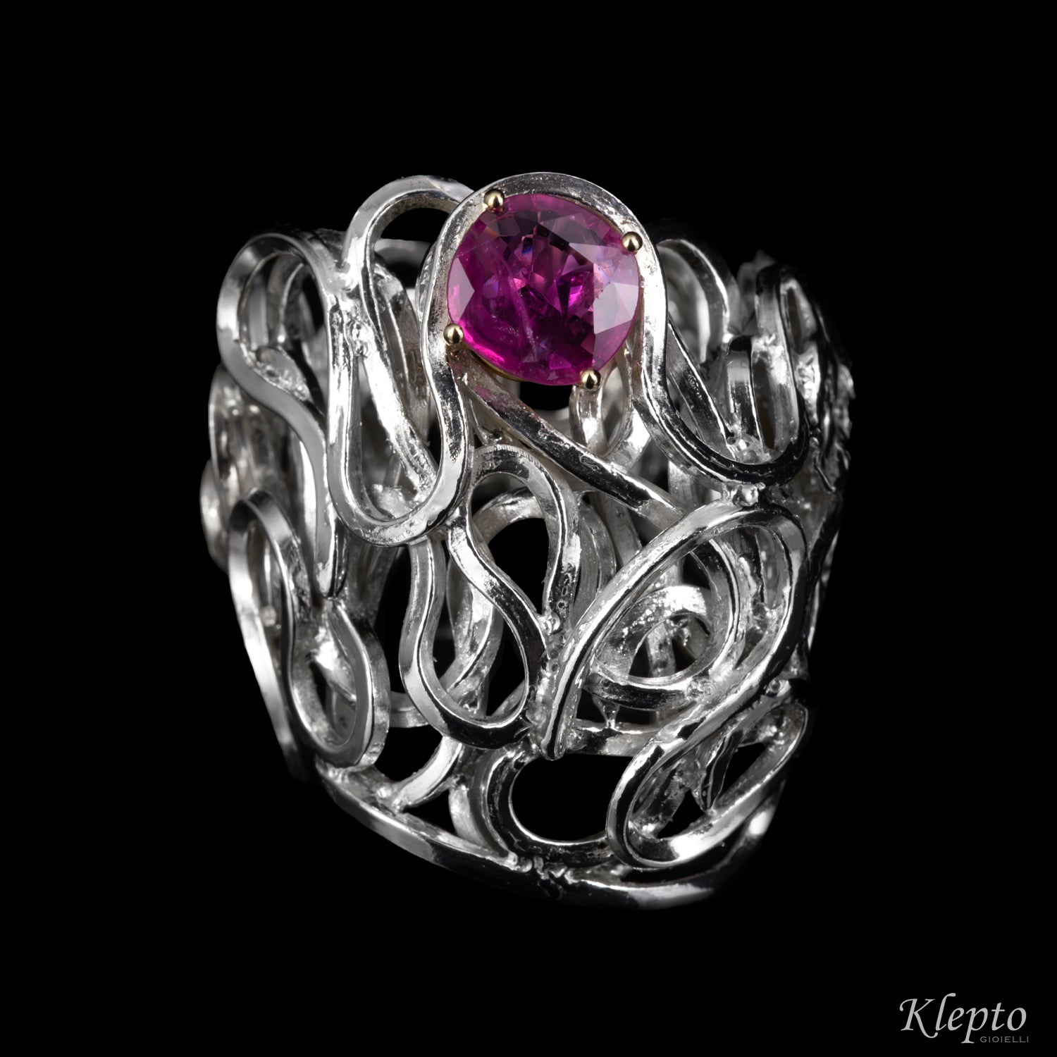 Anello in Argento Silnova® con Rubino e dettagli in oro giallo