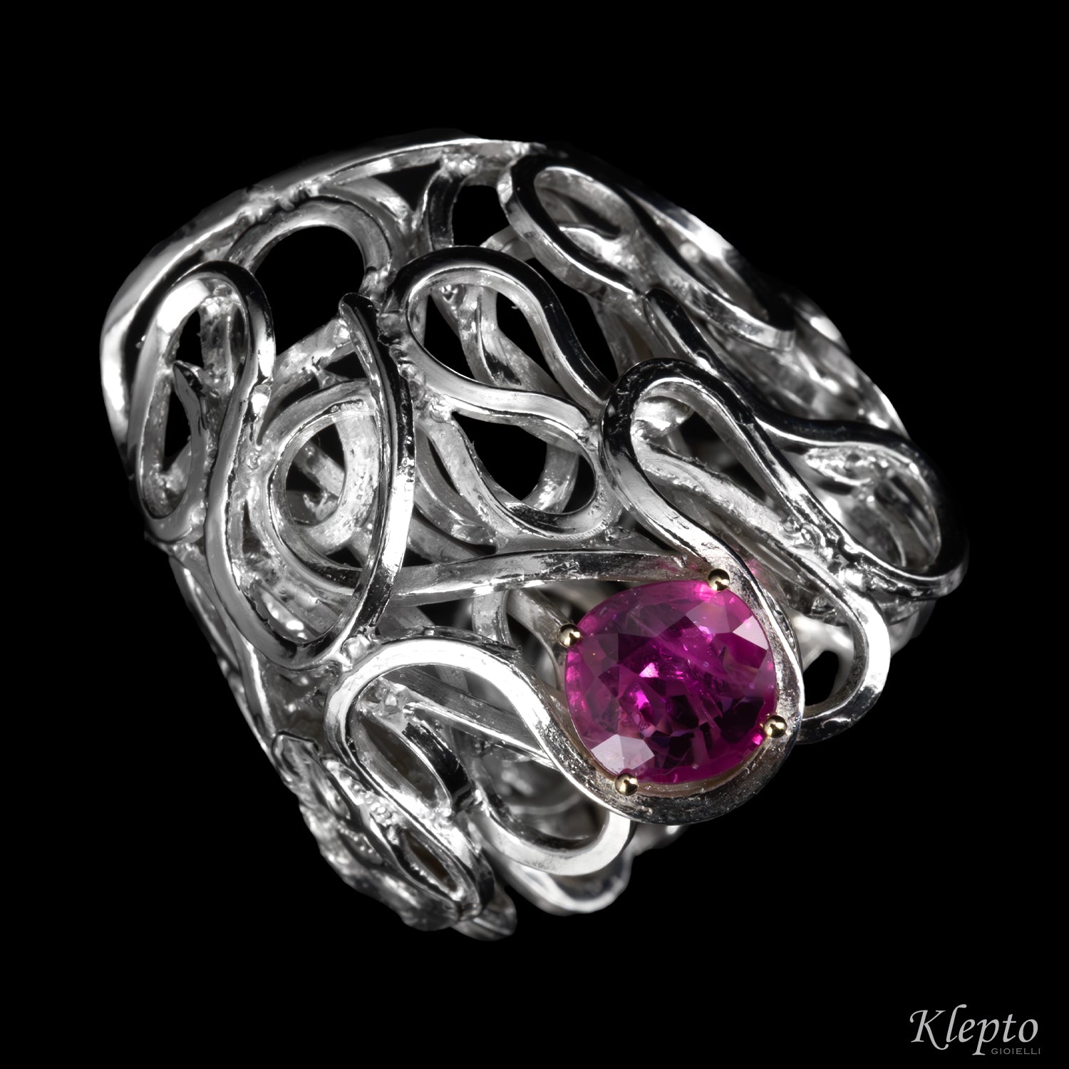 Anello in Argento Silnova® con Rubino e dettagli in oro giallo