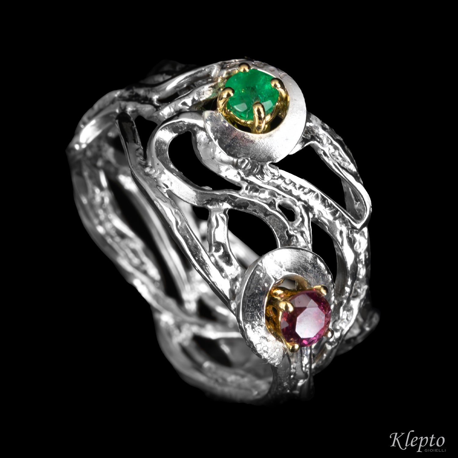 Anello in Argento Silnova con Smeraldo, Rodolite dettagli in oro giallo