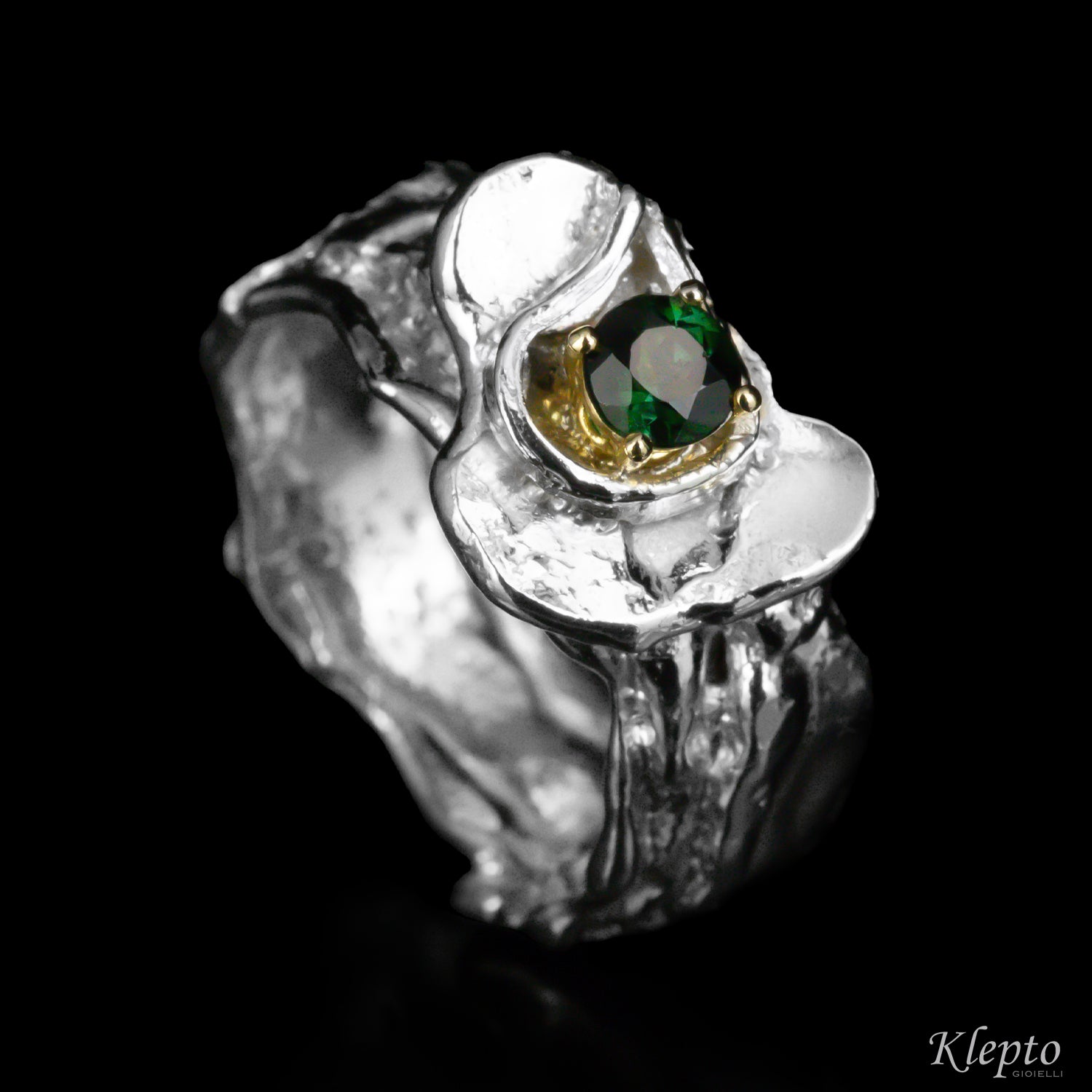 Anello in Argento Silnova® con Tormalina verde e dettagli in oro giallo