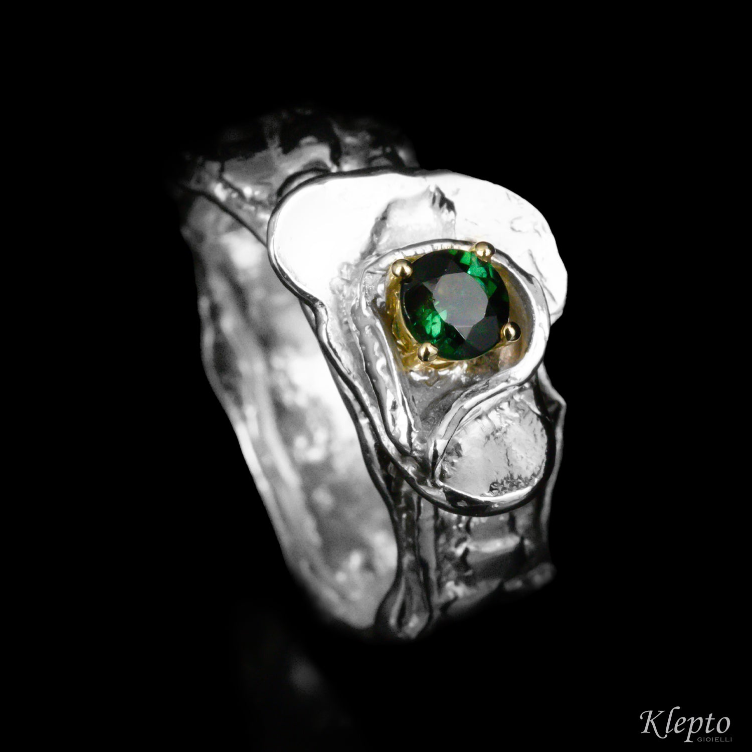 Anello in Argento Silnova® con Tormalina verde e dettagli in oro giallo