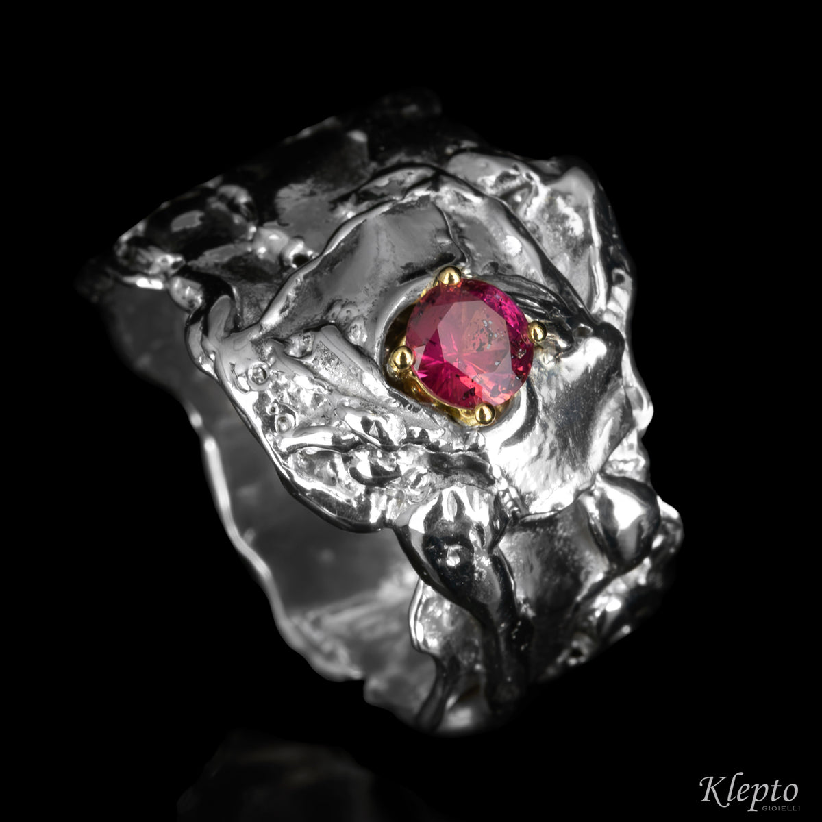 Anello in Argento Silnova® con Zaffiro magenta e dettagli in oro giallo
