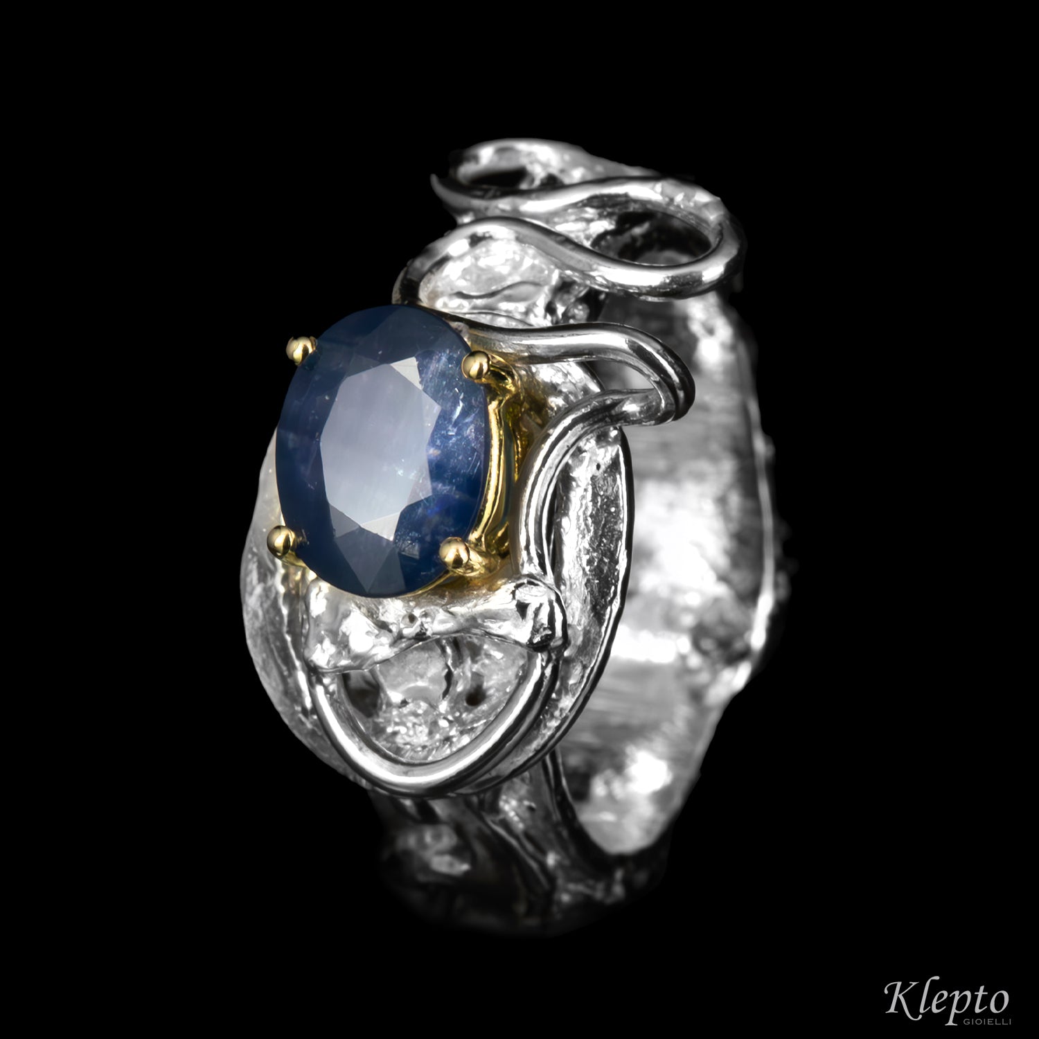 Anello in Argento Silnova con Zaffiro blu e dettagli in oro giallo