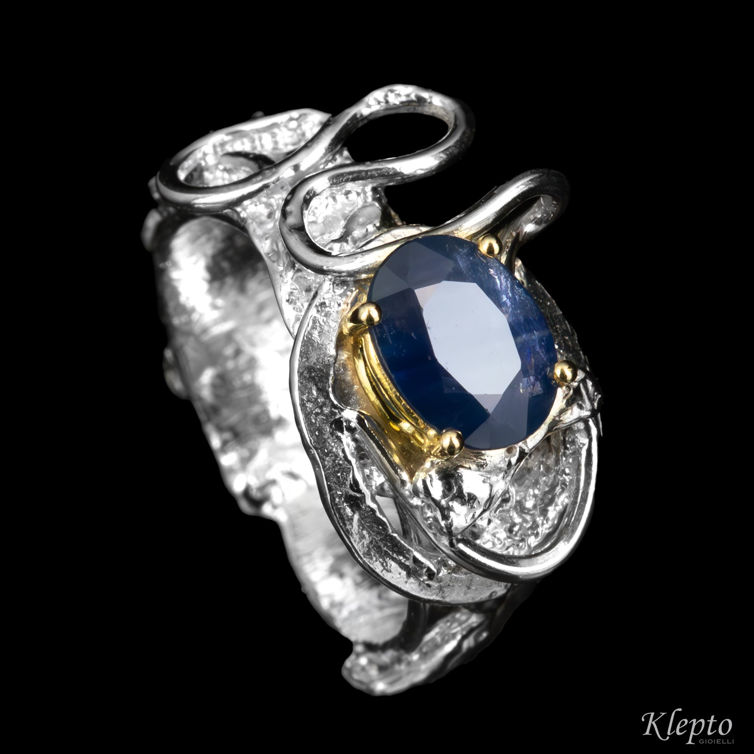Anello in Argento Silnova con Zaffiro blu e dettagli in oro giallo